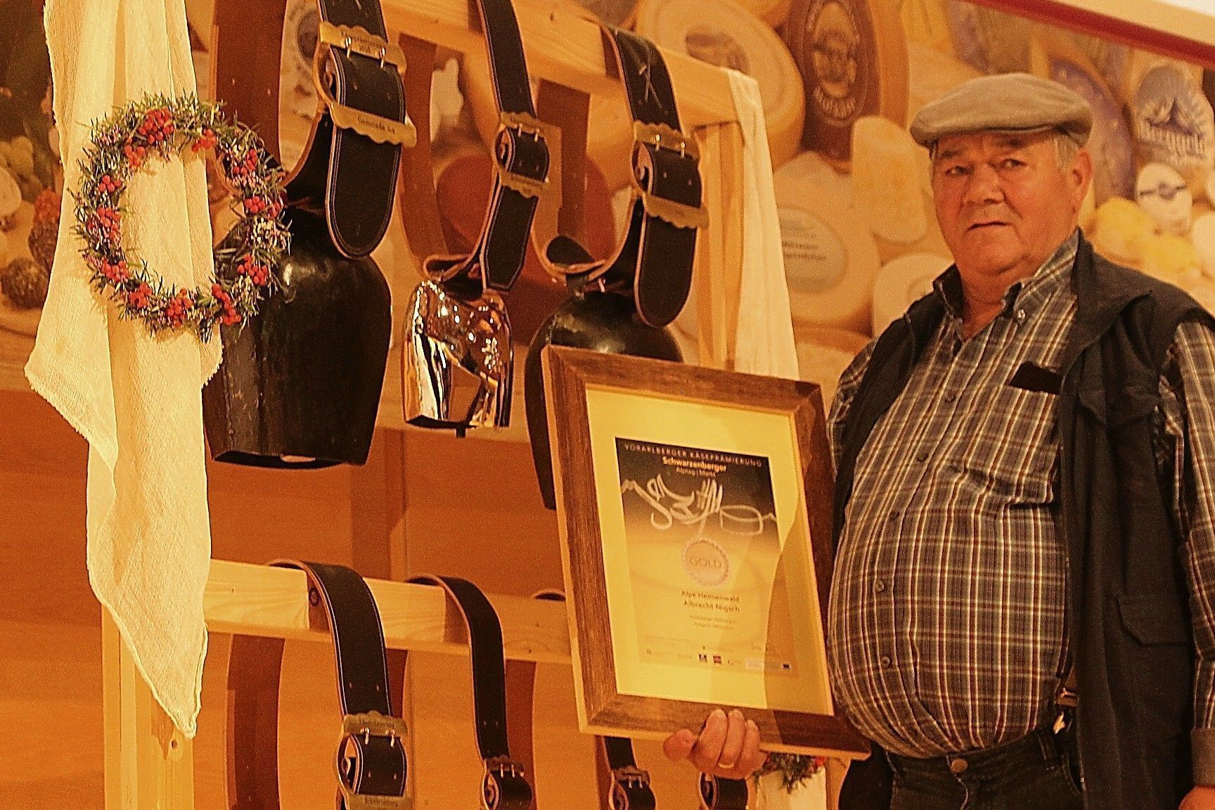 Im kommenden Jahr wird er 80 Jahre jung, mit dem Sennen hat Albrecht Nigsch auf der Alpe Heimenwald erst in der Pension begonnen - jetzt holte er eine goldene Auszeichnung.