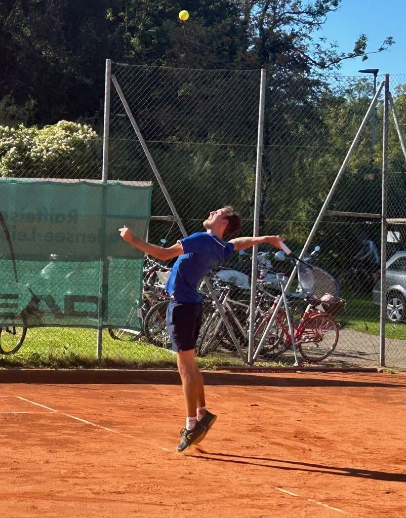 David Lissy beim Aufschlag.