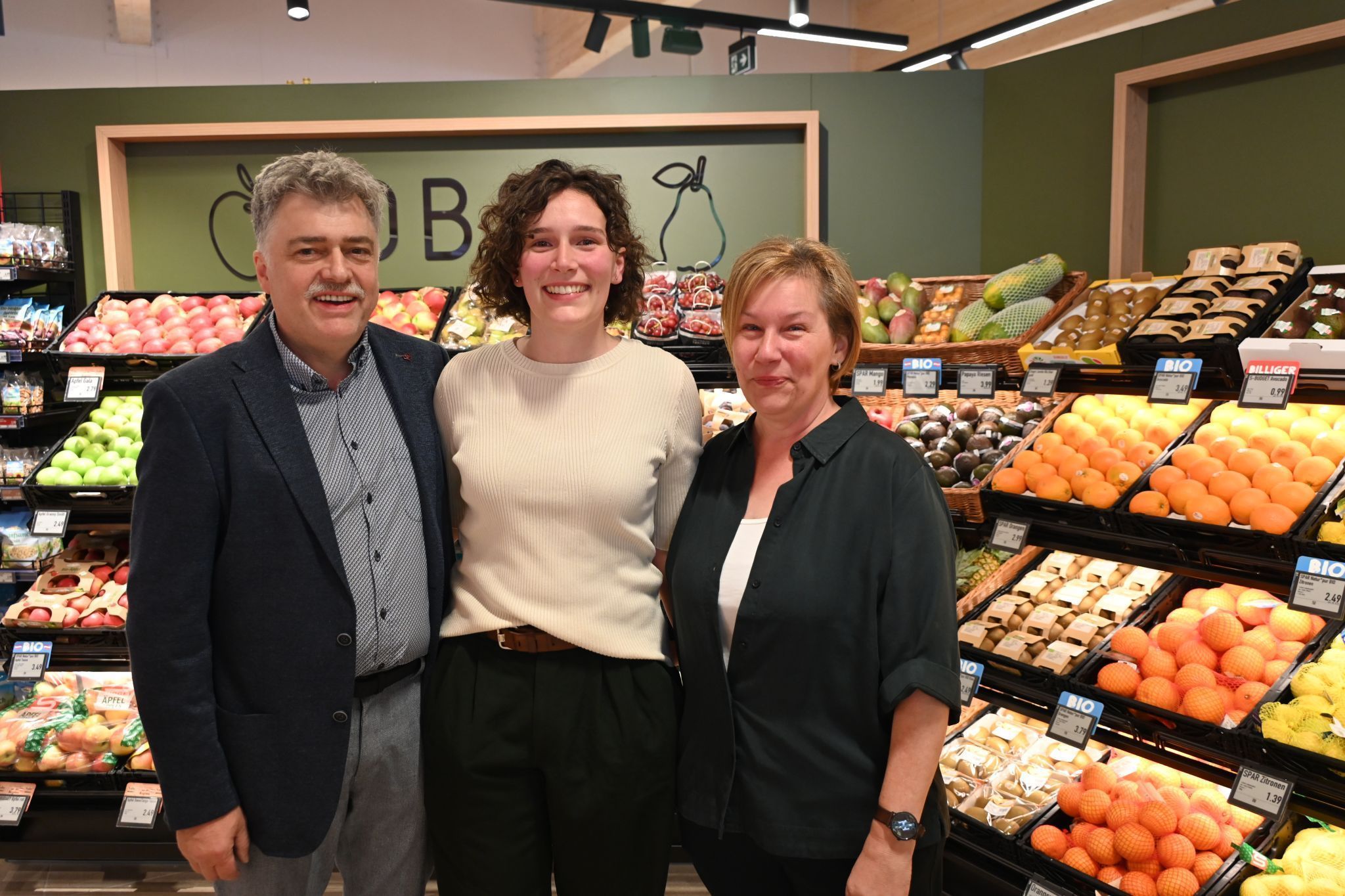 Patricia Leu mit ihren Eltern Renate und Christof.