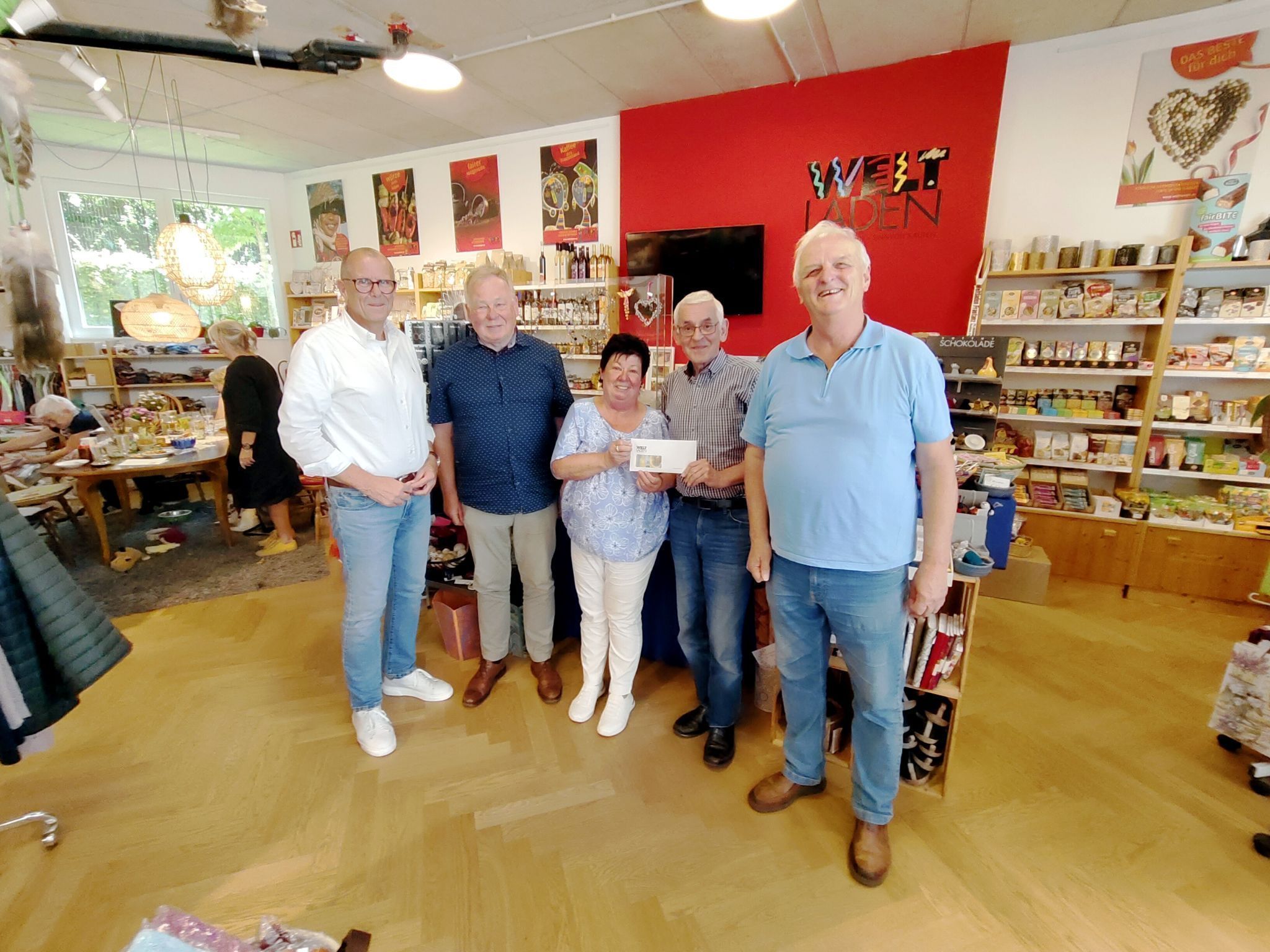 Feierliche Spendenübergabe mit Bürgermeister Walter Gohm, Werner Benzer, Waltraud Hauser, Quadro Ernst und Norbert Hauser.