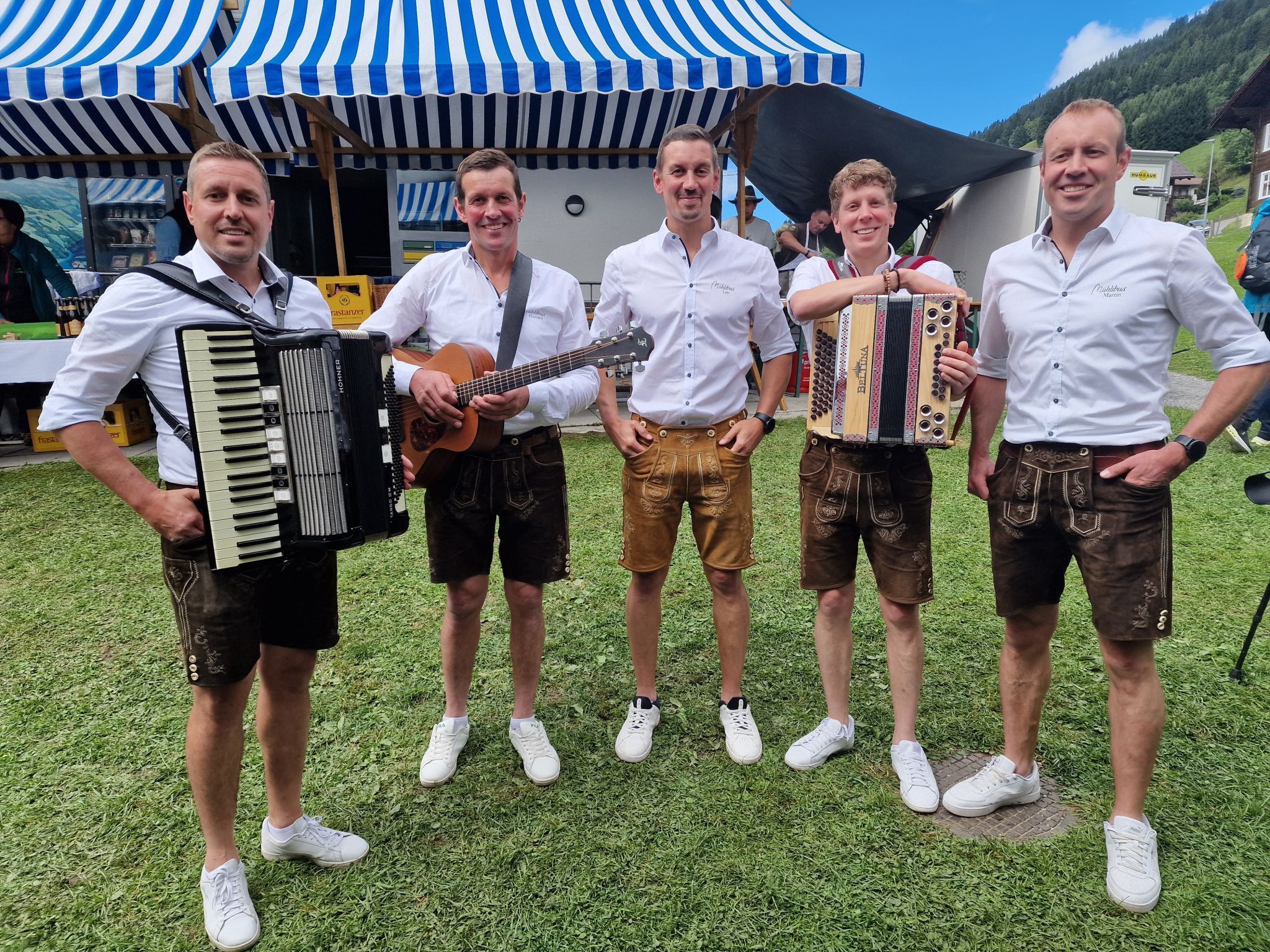 Alpabtrieb von der Alpe Latons ist ein freudiges Fest für das ganze Dorf. (Bildergalerie)