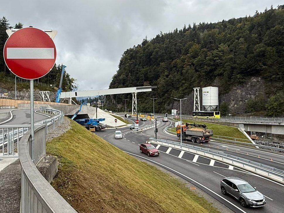 Knapp 100 Meter über die L190: Stadttunnel-Förderband nimmt Form an