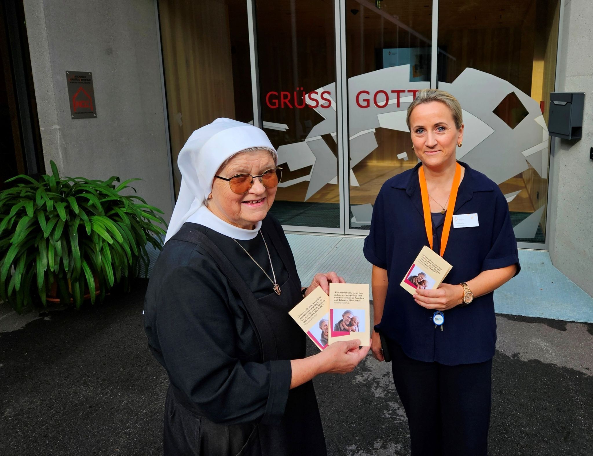 Schwester Oberin Katharina Fraissl und Edith Miller (Pflegeentwicklung) freuen sich über zahlreiche Besucher.