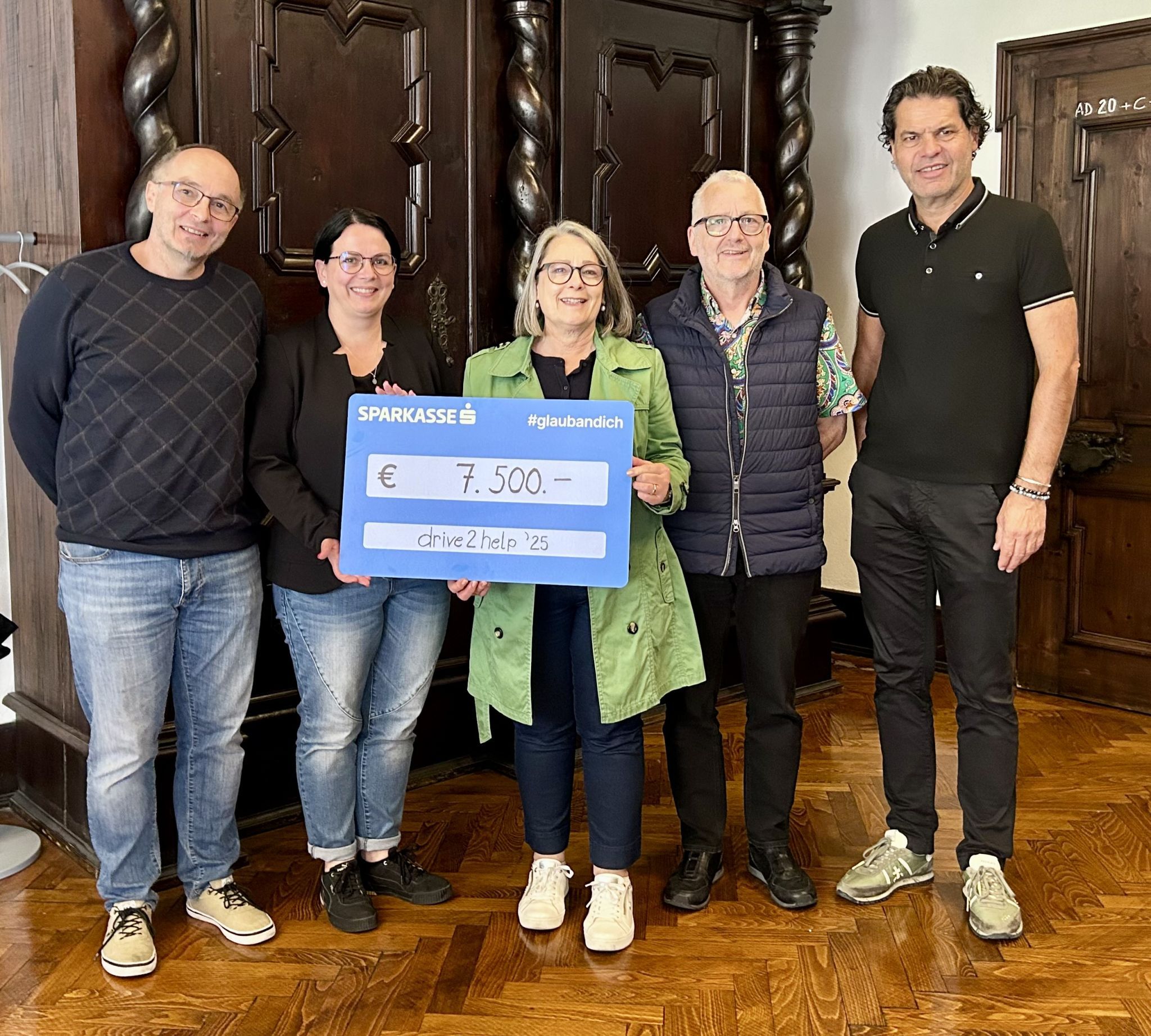 v.l.: Gernot Stoitzer, Raphaela Locher, Beate und Hans-Peter Schuler, Bürgermeister Manfred Rädler