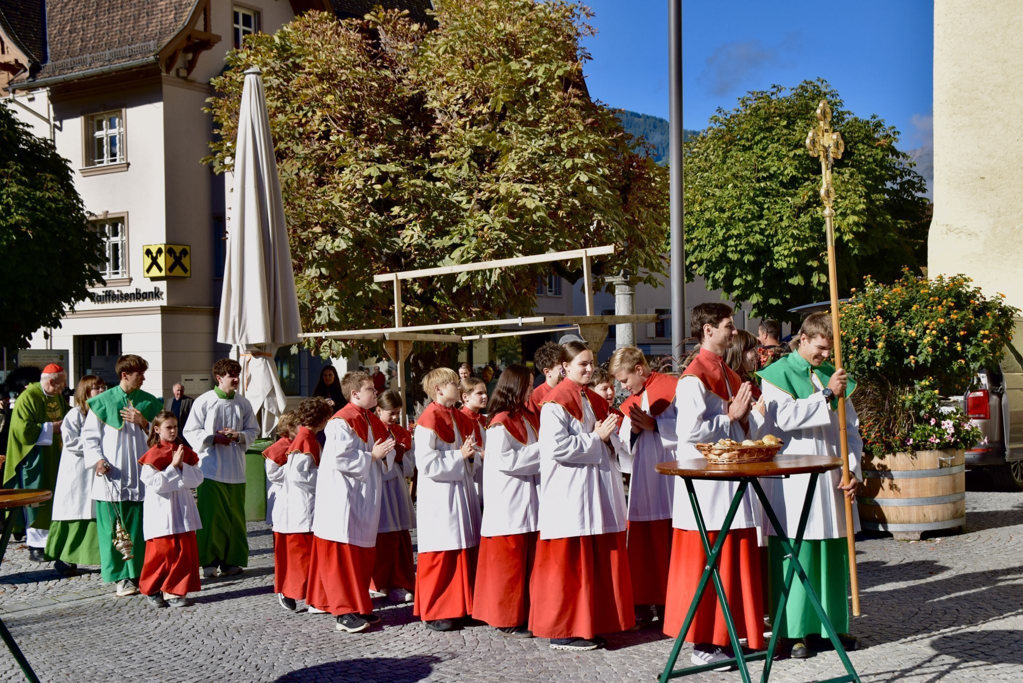 Bei der Messfeier mit Kardinal Christoph Schönborn standen viele Ministrantinnen und Ministranten im Einsatz.