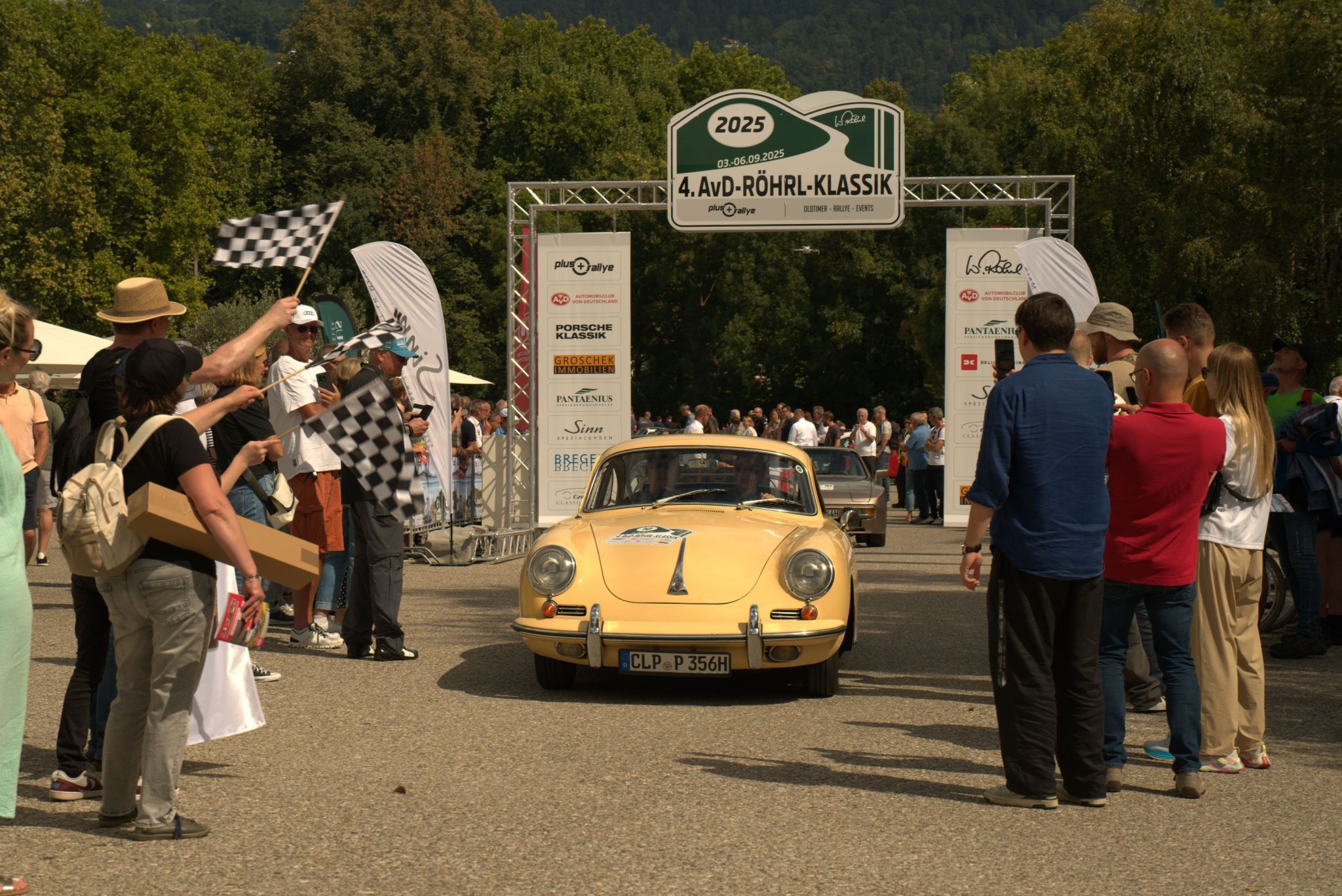 Die AvD-Röhrl-Klassik zu Gast im Ländle, von Donnerstag, den 4. September bis Samstag, 6. September 2025 starte am Festspielhaus in Bregenz die Rallye mit 170 historischen Porsches. (Bildergalerie)