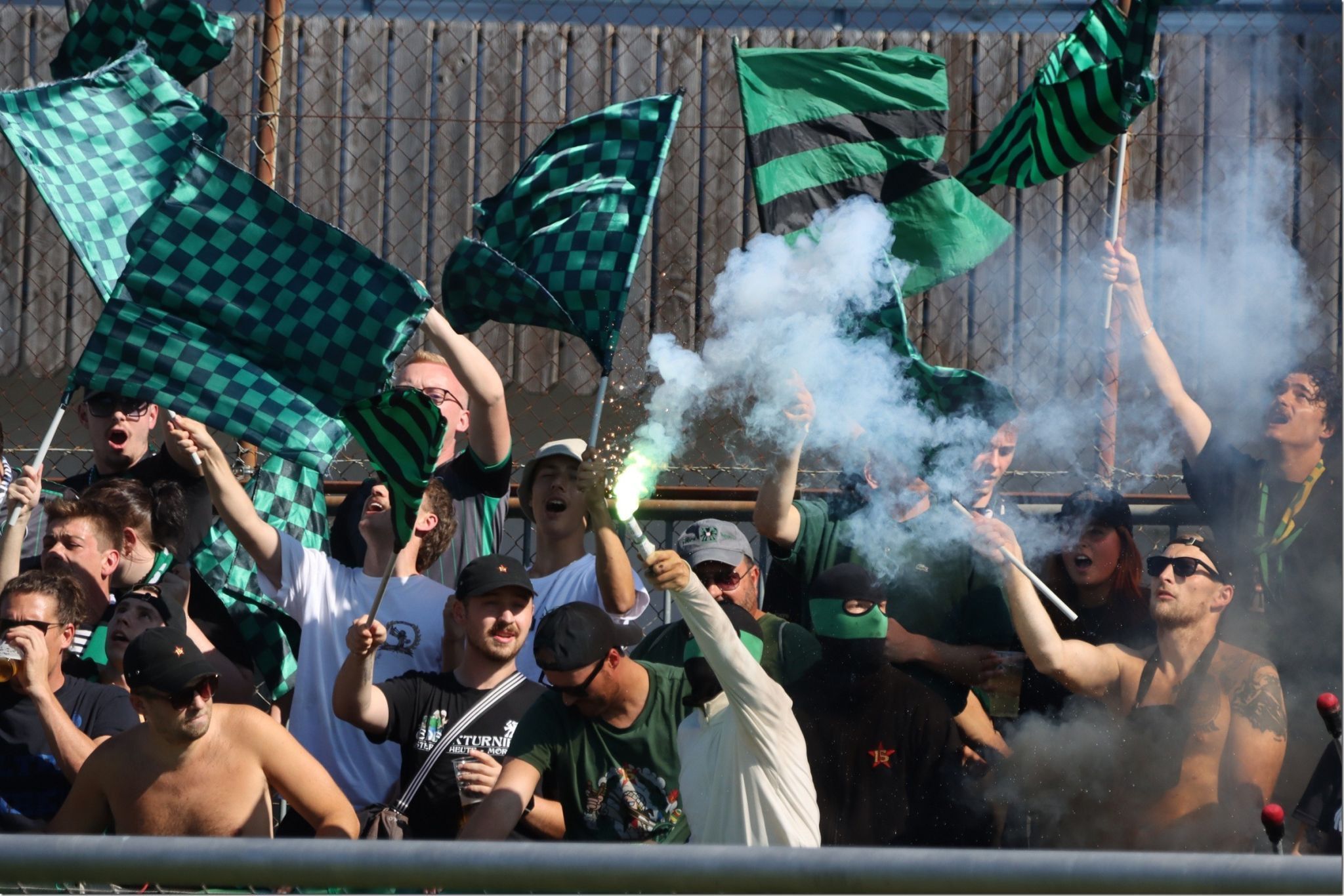 Pyrotechnik wurde auch eingesetzt.TK