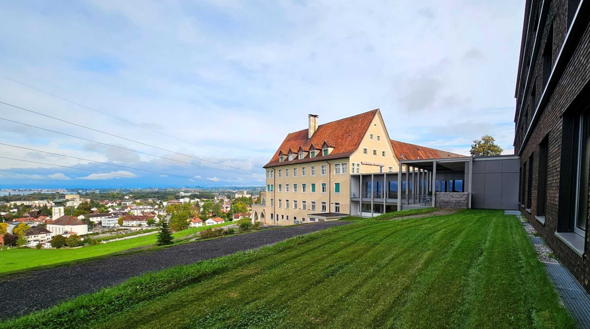 Mit einem „Tag der offenen Tür“ lädt das Alten- und Pflegewohnheim Jesuheim in Lochau zu einem informativen Nachmittag ins neue Haus, das von den Sozialen Einrichtungen der Barmherzigen Schwestern in Zams geführt wird.