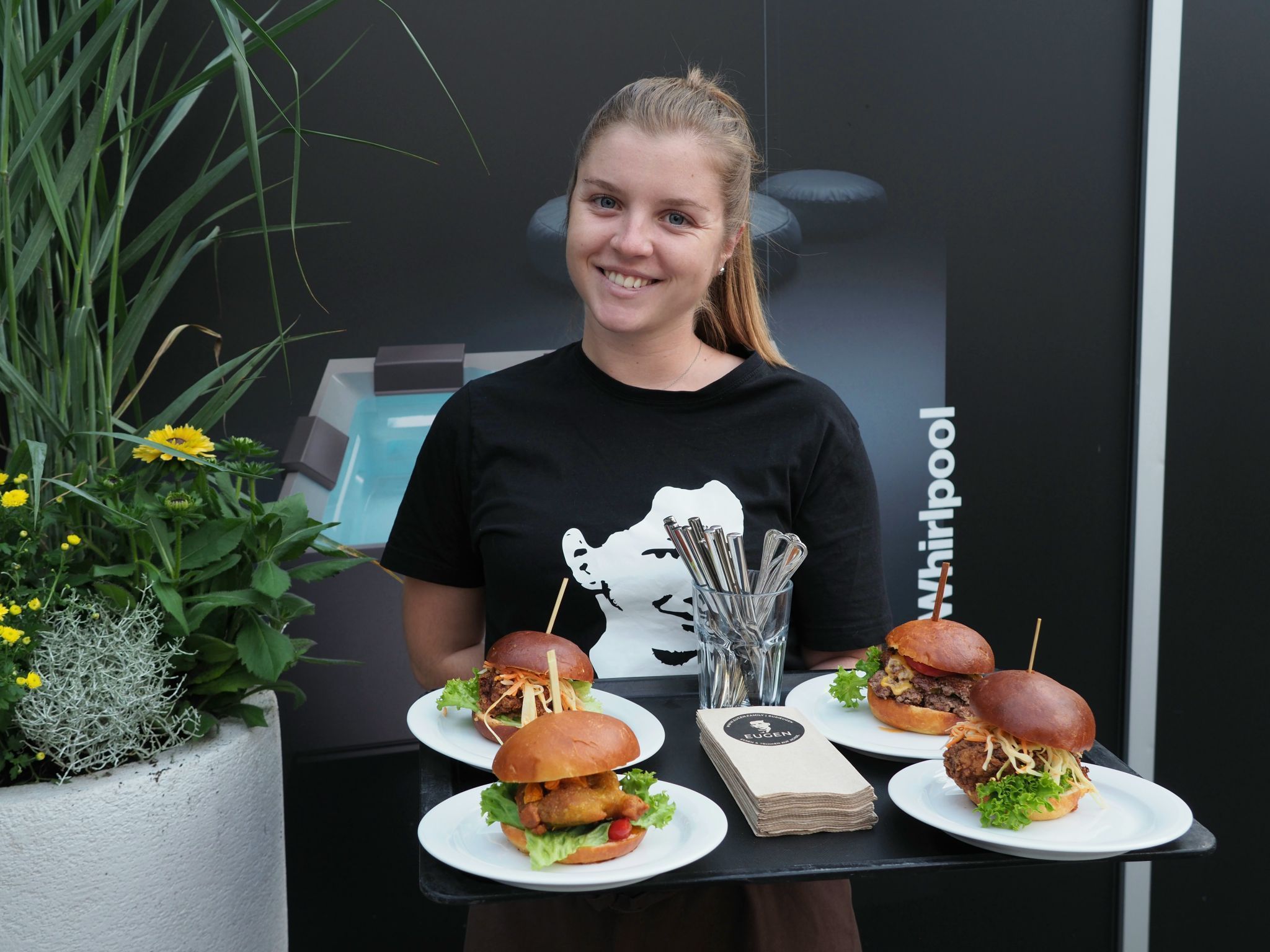 Chiara Spiegel servierte verschiedene Burgerspezialitäten.