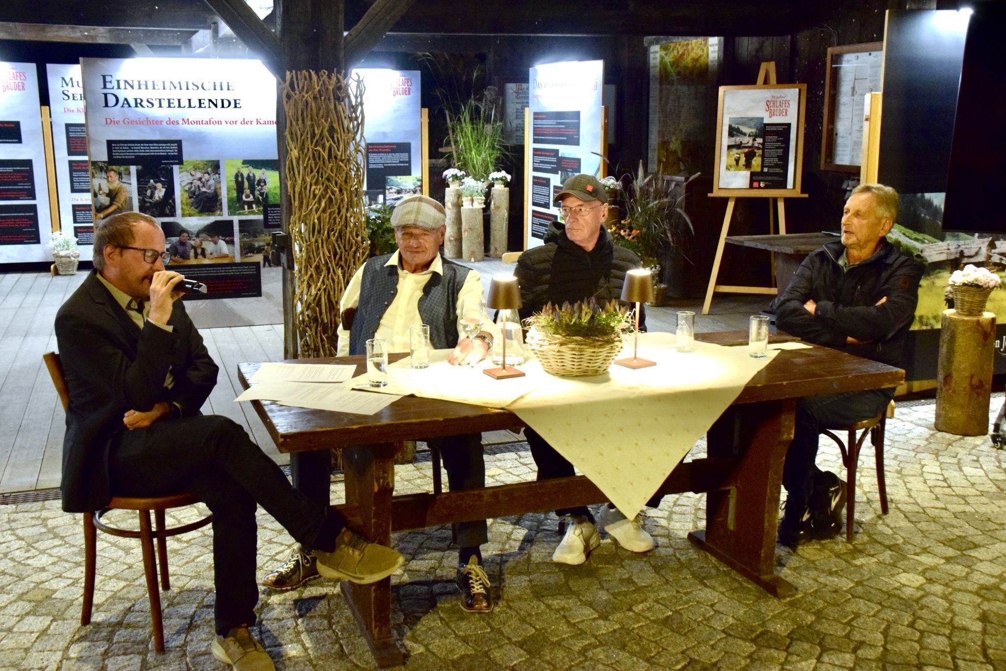 Josef Manahl, Heinrich Sandrell, Arno Fricke und Ernst Pfeifer.