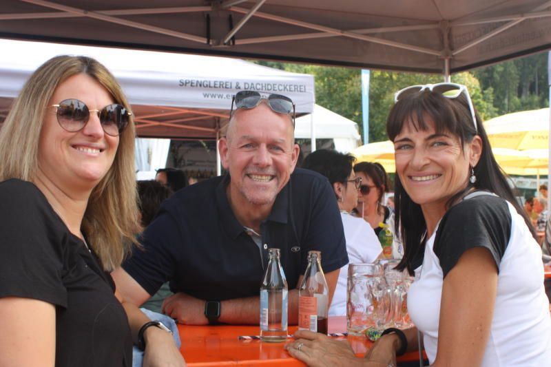 Michael war der Hahn im Korb mit Nicole und Michaela. 