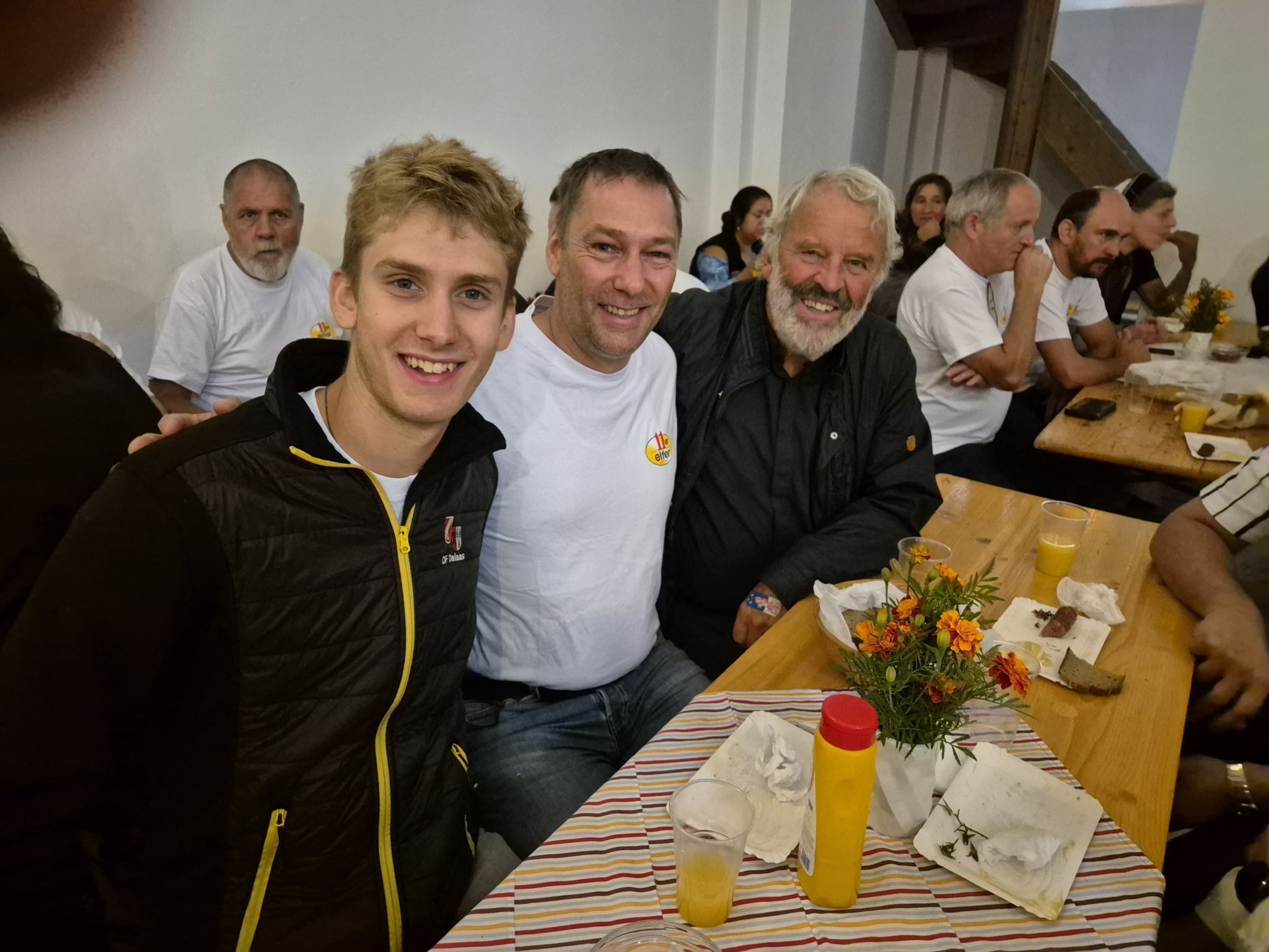 Besuch bei Pater Sporschill - Tobias mit Papa Martin.