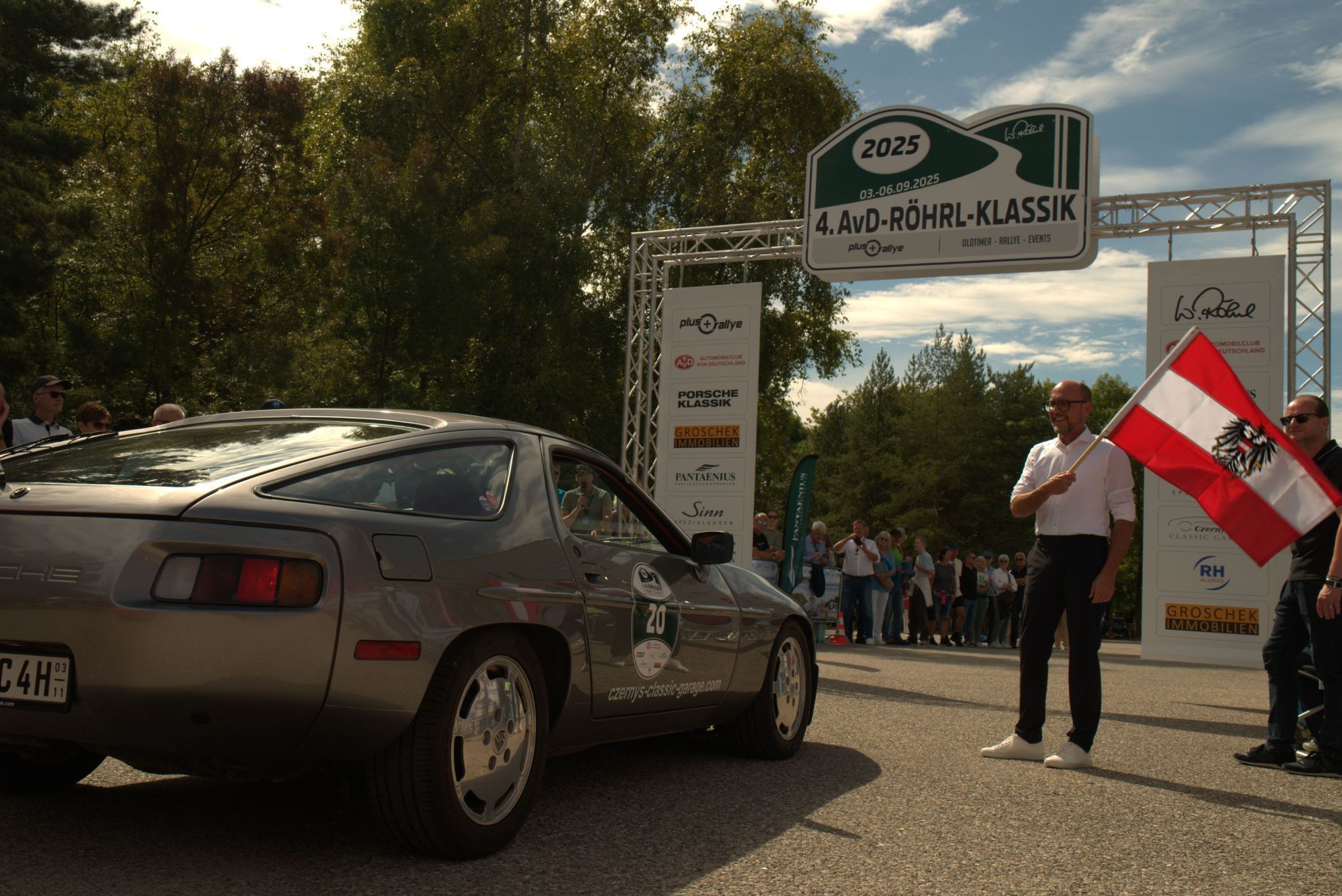 Die AvD-Röhrl-Klassik zu Gast im Ländle, von Donnerstag, den 4. September bis Samstag, 6. September 2025 starte am Festspielhaus in Bregenz die Rallye mit 170 historischen Porsches. (Bildergalerie)