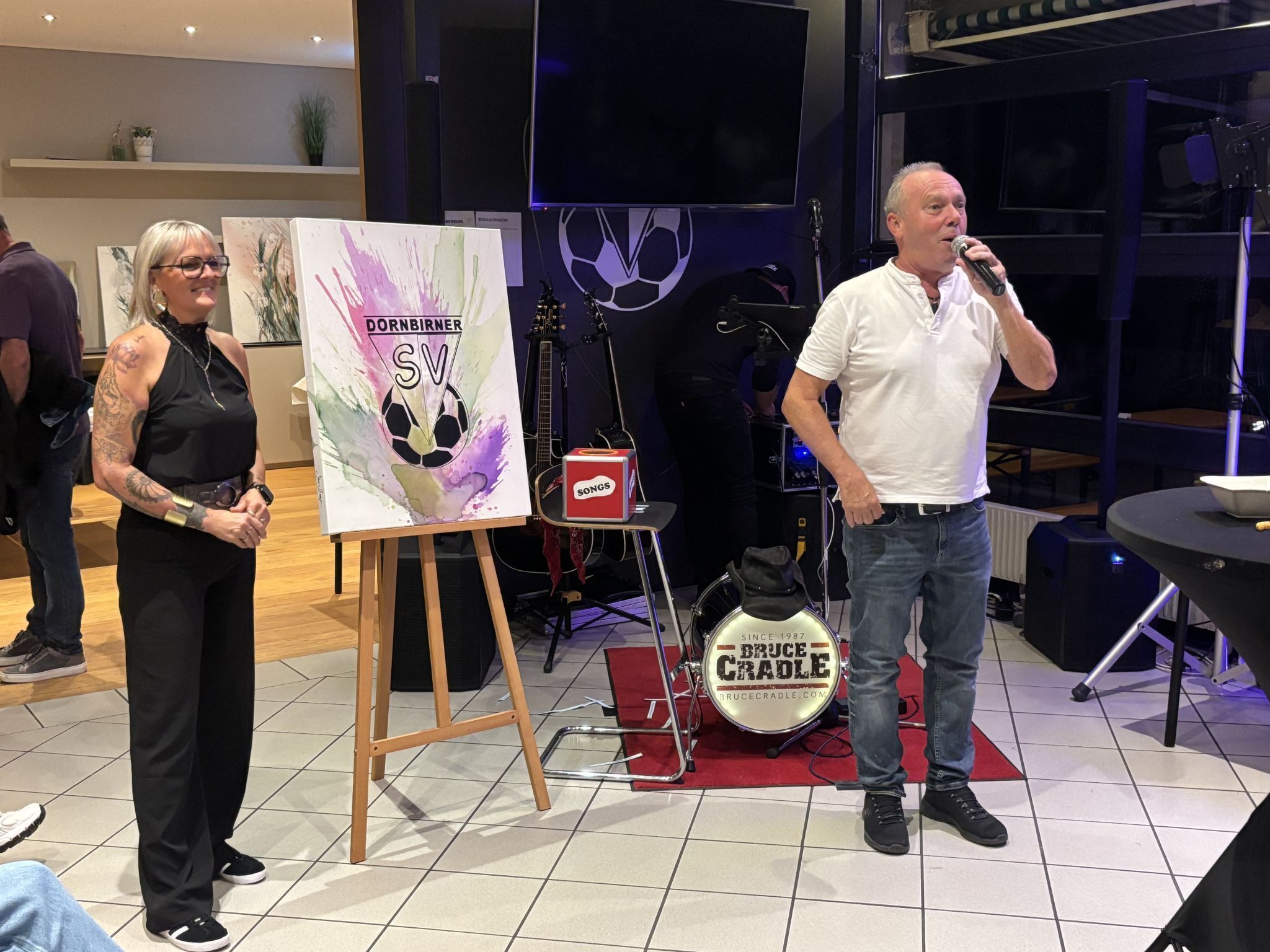 Die Kunstwerke von Sandra Rossi ließen beim Charity-Abend die Spenden-Kassa klingeln. 