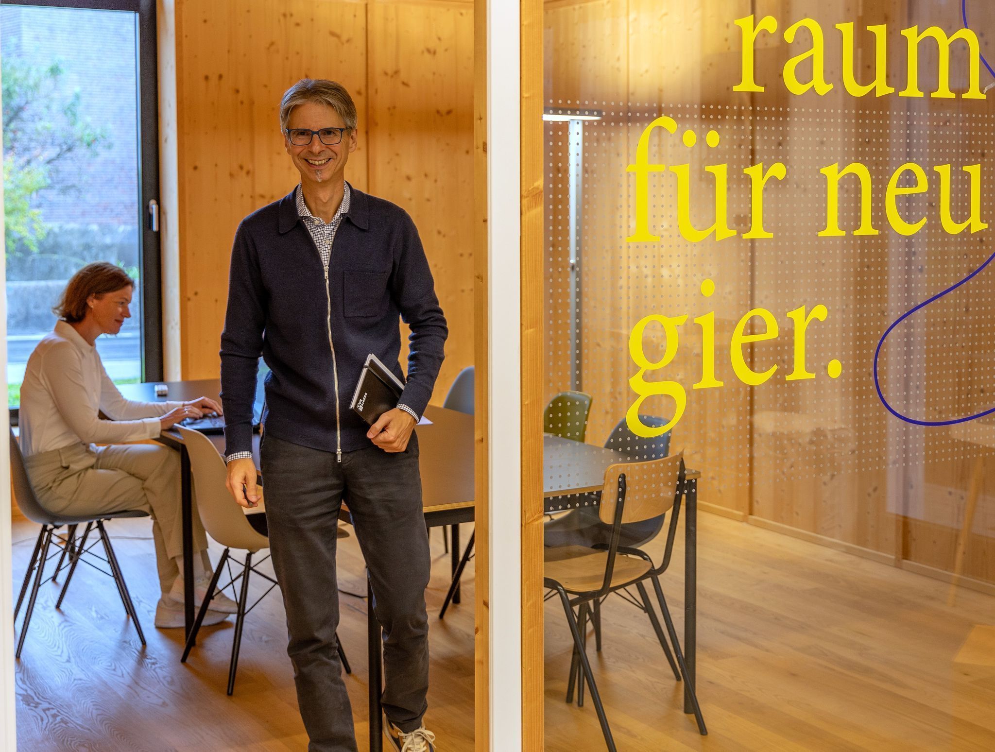 Alexander Kappaurer hieß die Schulsport-Verantwortlichen in den Räumlichkeiten der Marke Vorarlberg willkommen. 