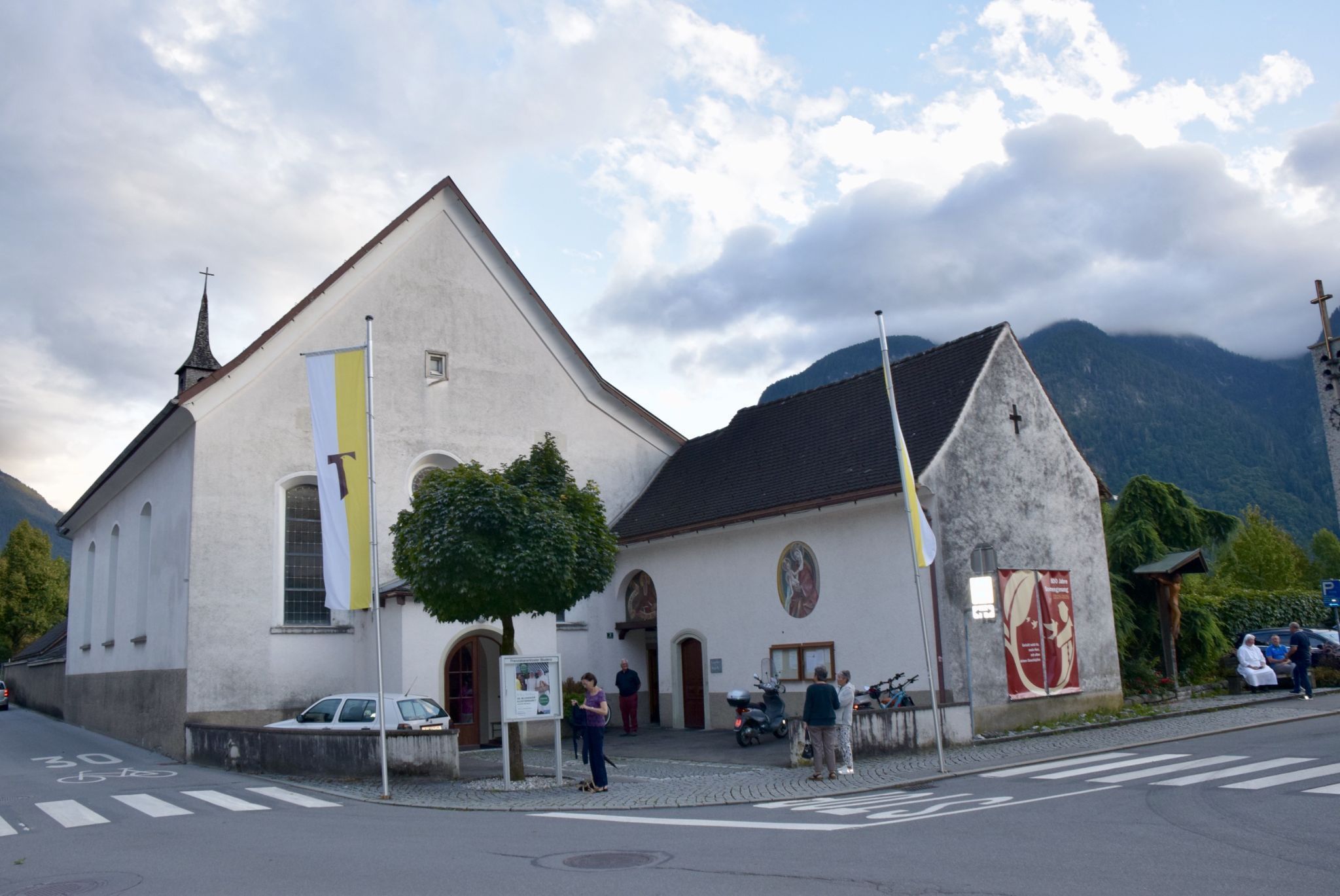 Anlässlich der Klostertage wurde die gelb-weiße Kirchenfahne gehisst.