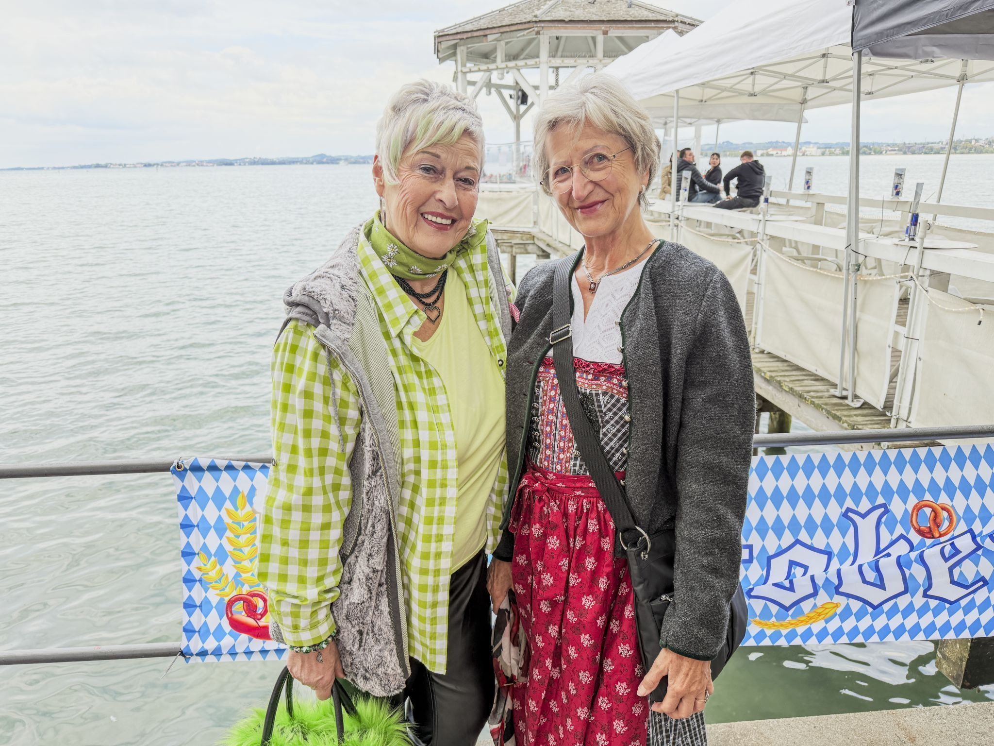 Helga Metelko und Gerda Legros kamen zum Fischersteg