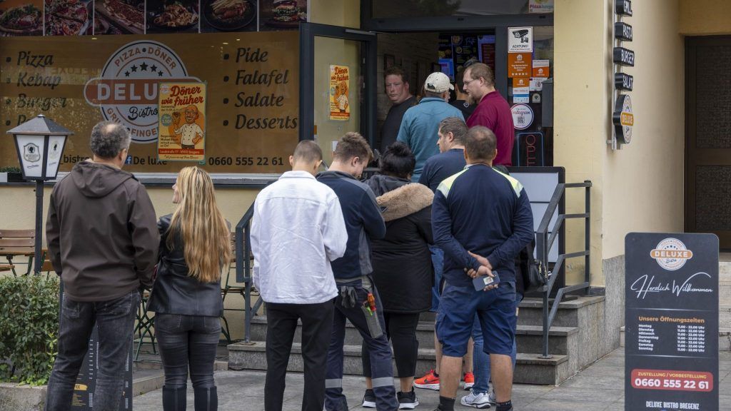 Warum heute so viele zum Imbiss strömten – Döner-Aktion in Bregenz