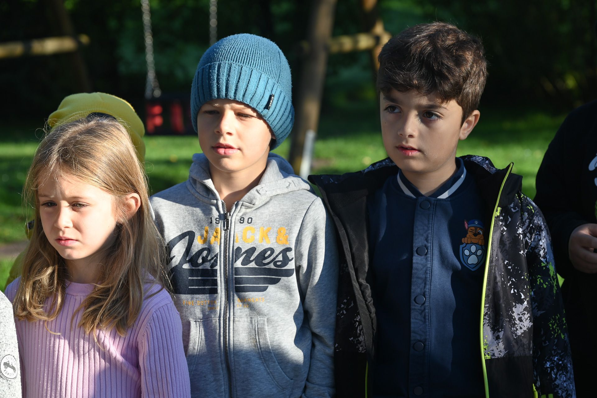 Aufmerksam hörten die Schüler der Biologin zu, die eindrucksvolle Beispiele den Kindern erzählte.