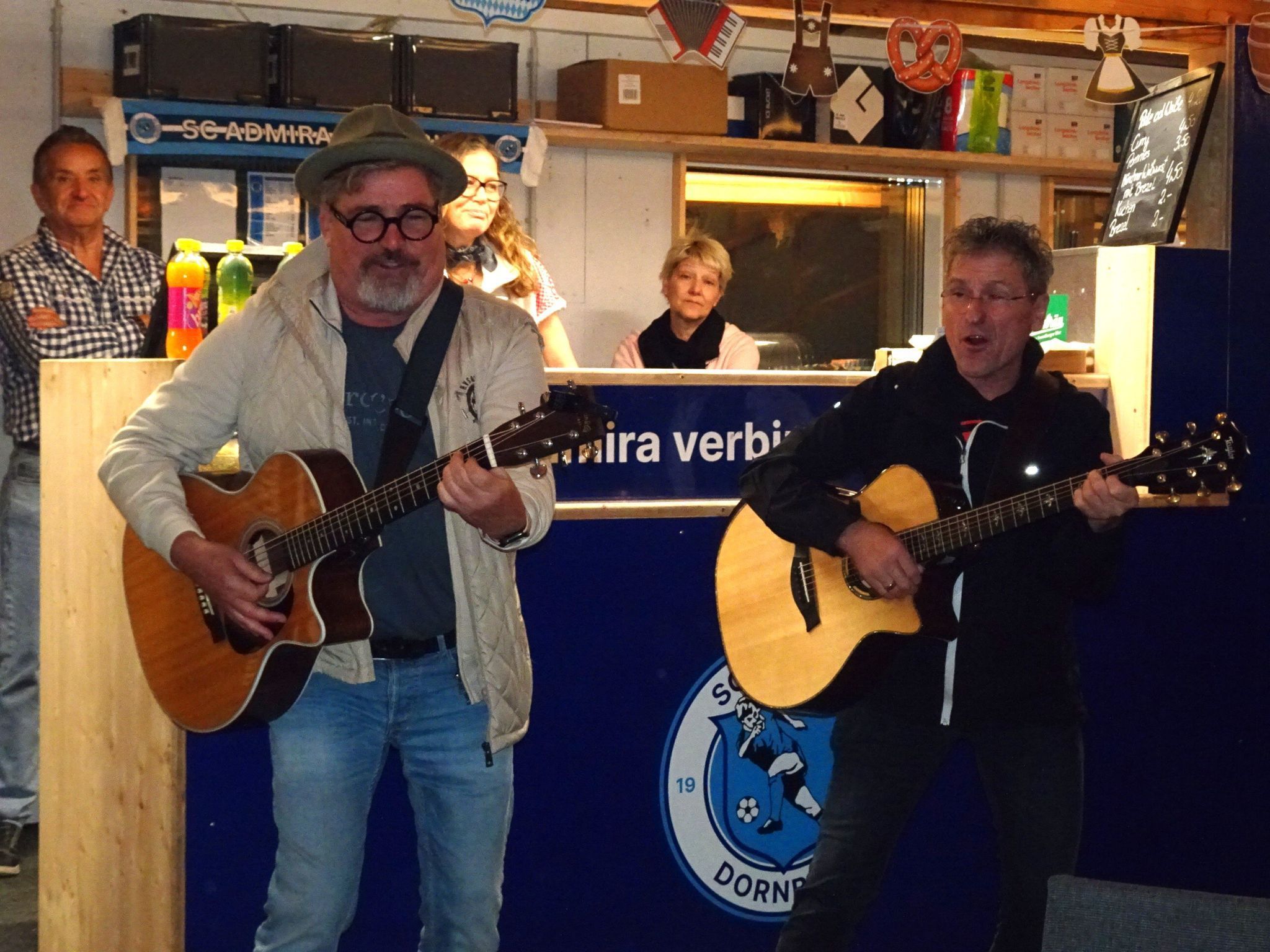 Zu später Stunde gab es noch Livemusik aus Mühlebach im Clubheim der Admiraner. 