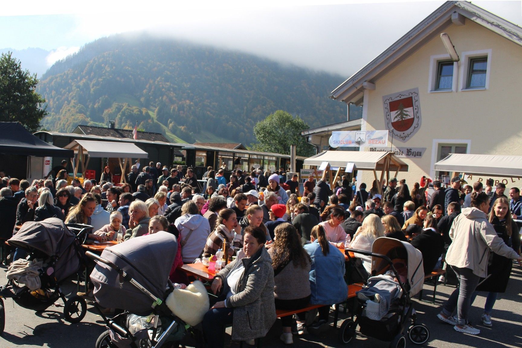 Sehr guter Besuch, tolles Herbstwetter und Riesenstimmung – der traditionelle Gallomat in Bezau war wieder ein echtes Volksfest. PETER STRAUSS