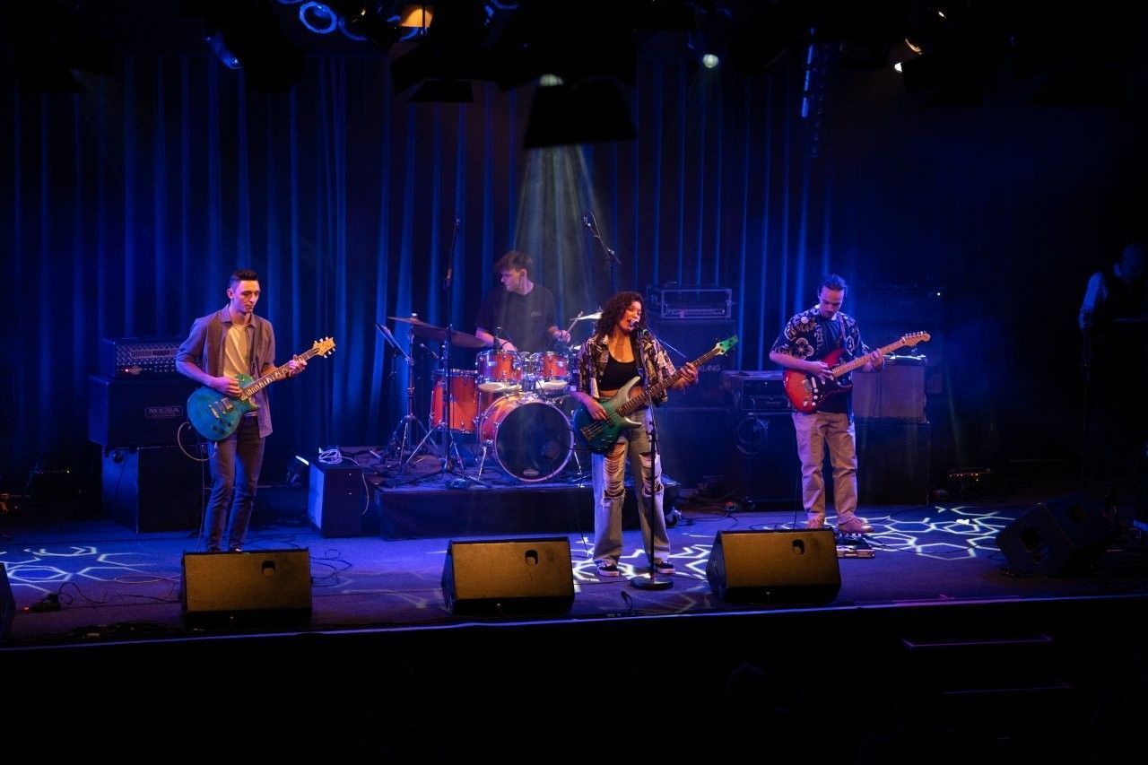 Platz eins für Powerage.Alexandra Serra