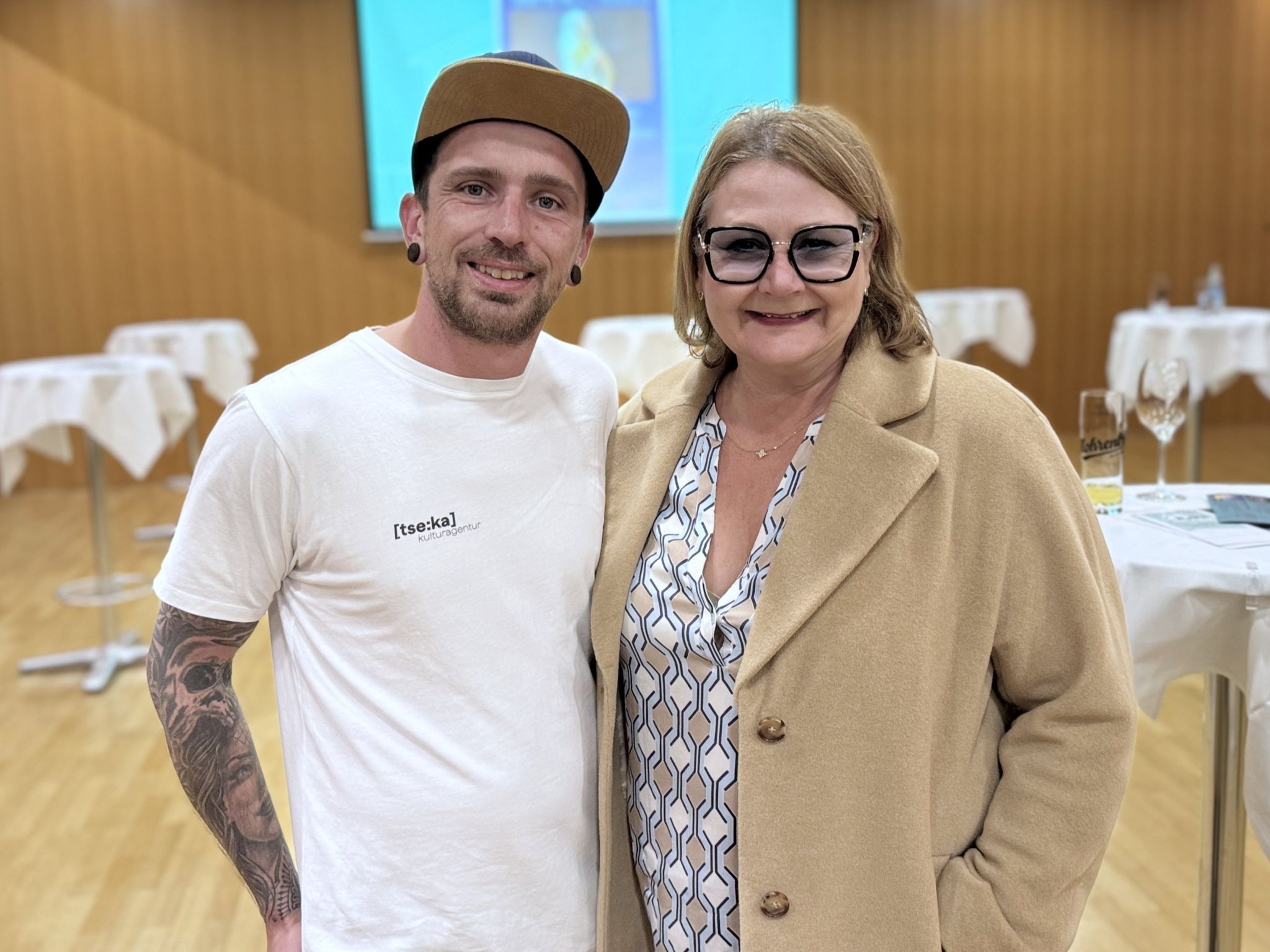 Unter den Gästen: Veranstalter Christian Kaier und Gabi Narat.