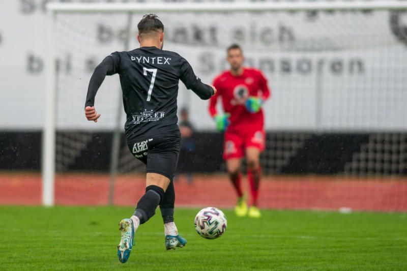 Teo Trailovic spielte auf der Außenbahn.