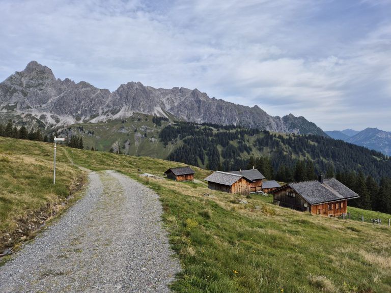 Rellstal, Wanderweg Alpe Platzis bis Alpengasthaus Rellstal, Golm, Montafon