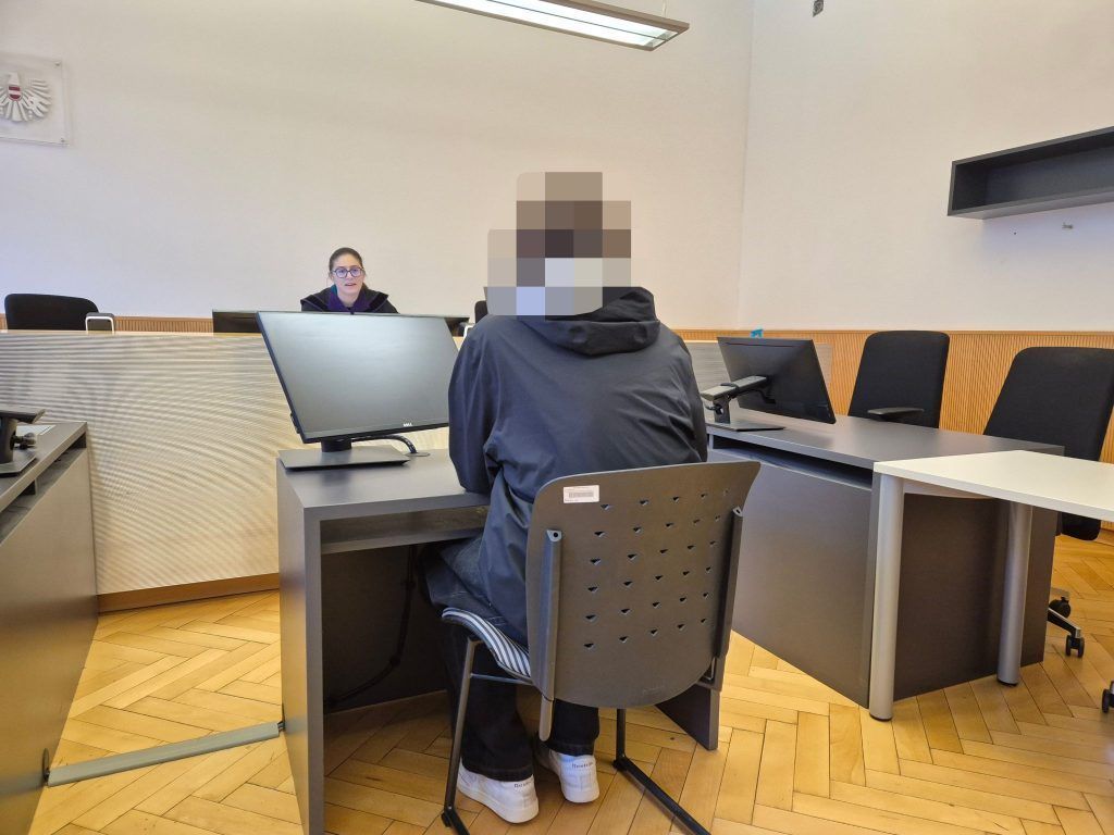 Ehemaligen Mitschülern 27.000 Euro herausgelockt