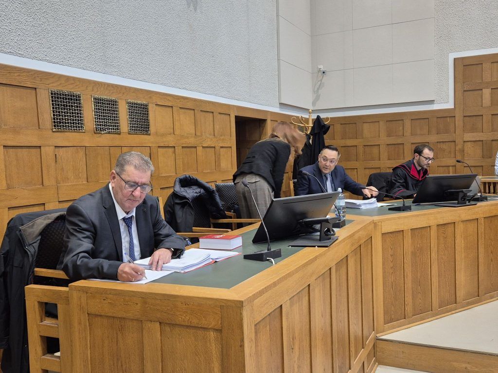 Drei Brüder vor Gericht: Cousine erhebt schwere Vorwürfe