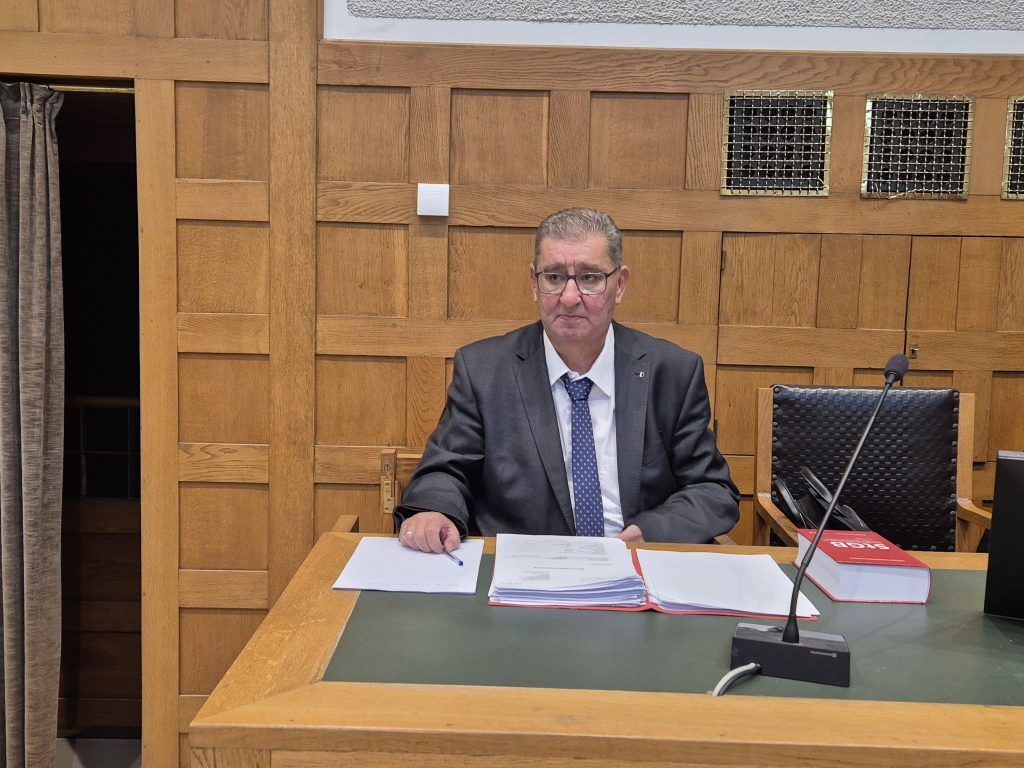 Drei Brüder vor Gericht: Cousine erhebt schwere Vorwürfe