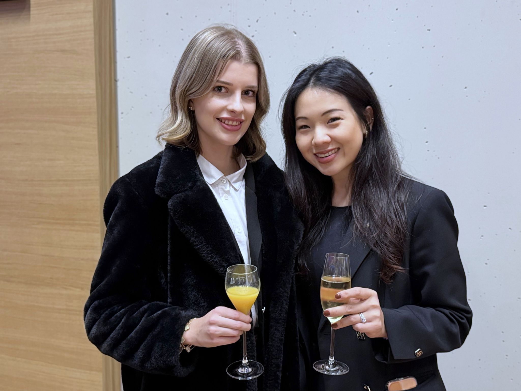 Tibora Sternik und Rita Wu (Juwelier Huber).