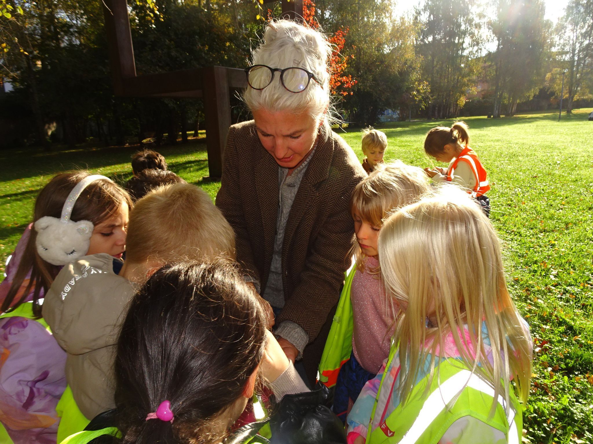 Voller Neugier waren die Kinder bei der Sache.