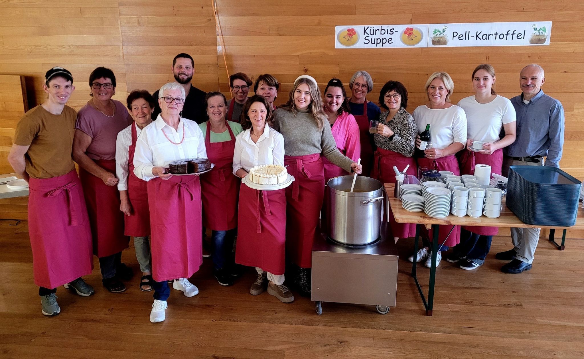 Das bewährte Team des Missionskreises und die Arbeitsgemeinschaft Katholischer Soldaten laden am Weltmissionssonntag Jung und Alt wieder zum traditionellen „Kartoffeltag“ ins Lochauer Pfarrheim.