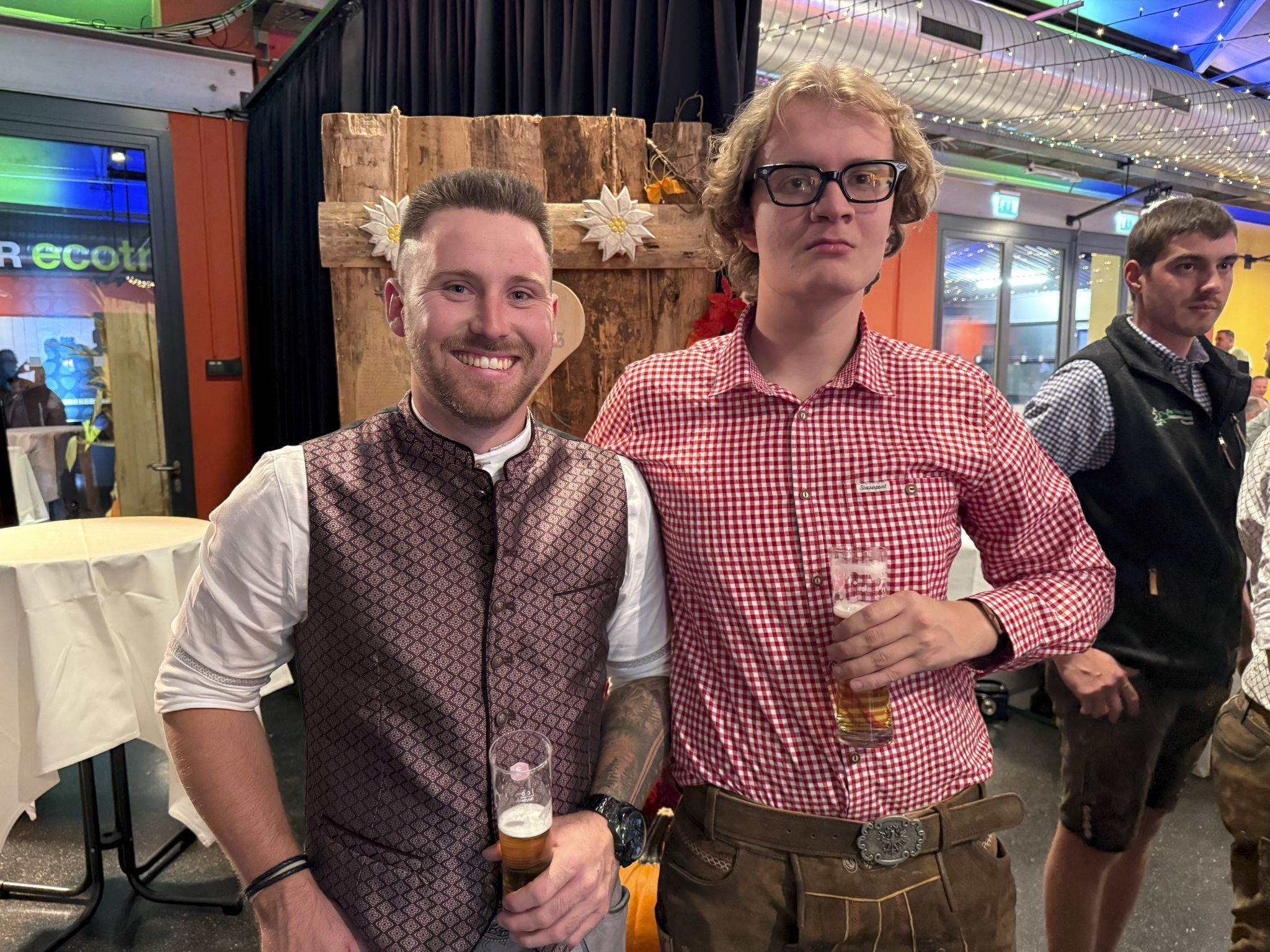 Nico Riezler und Mauritz Schneider und ein kühles _Blondes_