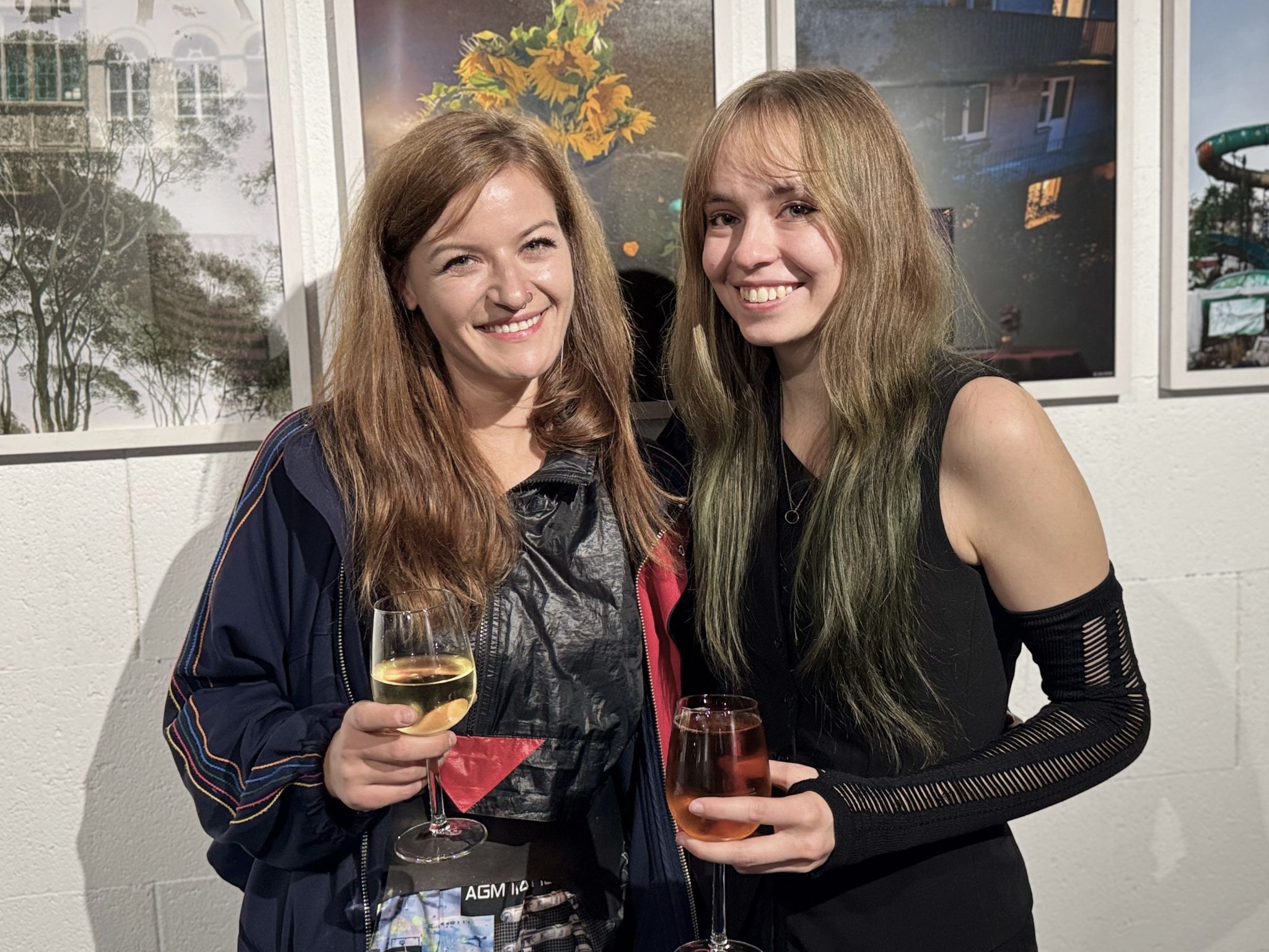 Die Kostümbildnerinnen Cristina Milea und Tanja Uhlig.