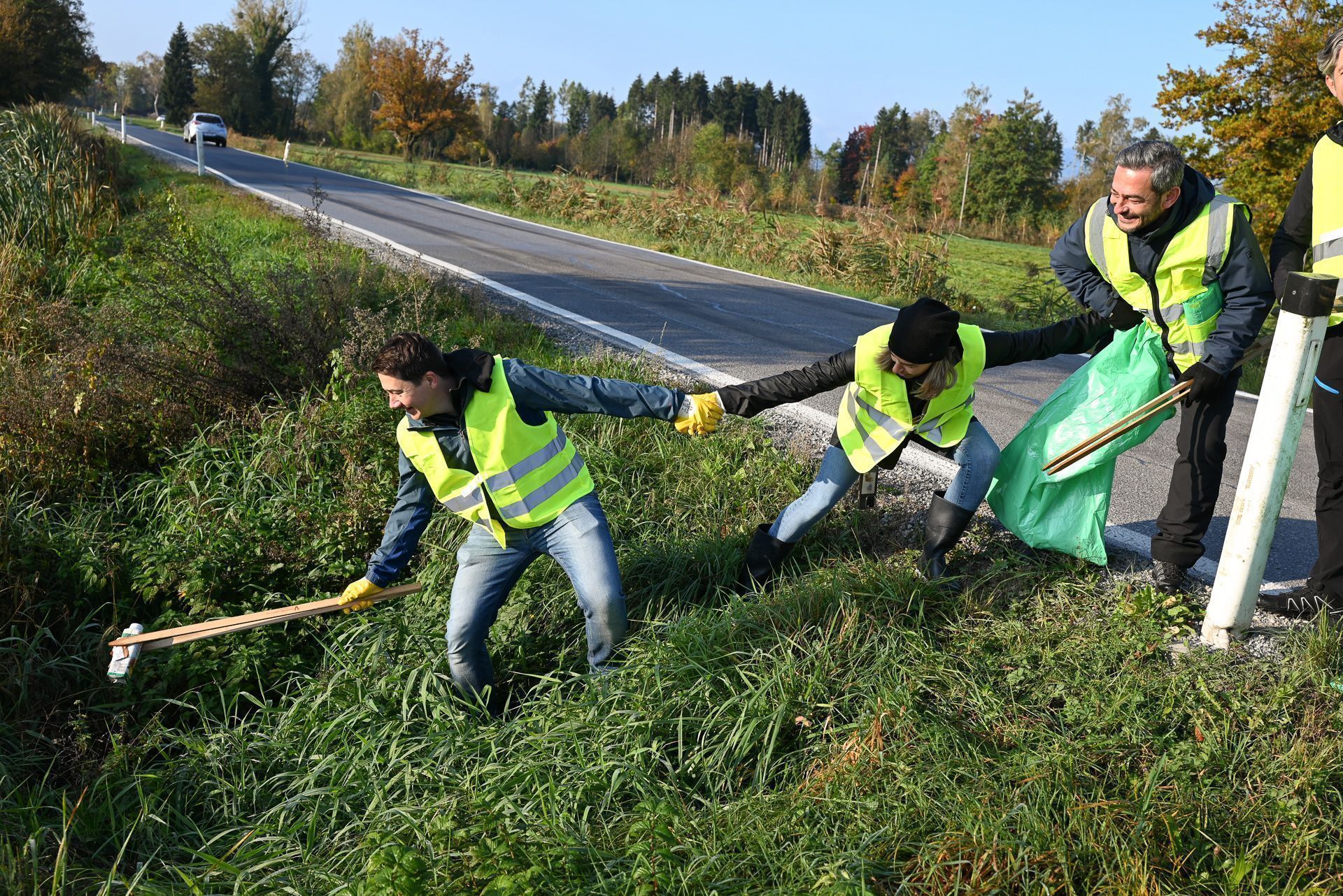 Gemeinsamer Einsatz für eine saubere Natur.