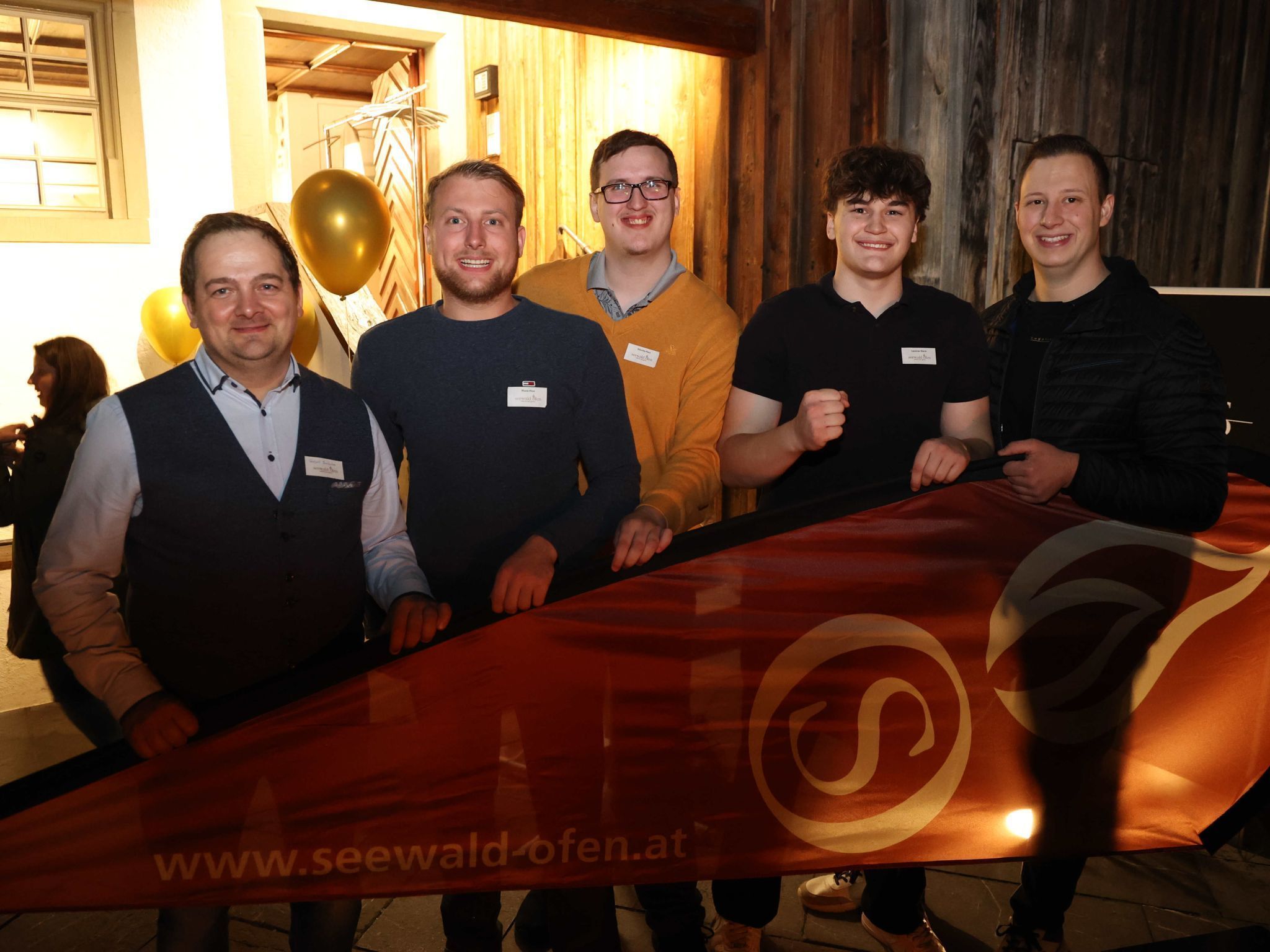 Seewald-Mitarbeiter Robert Burtscher, Pius Plank, Paul Gächter, Dario Lechner und Elias Samuel Gassner.