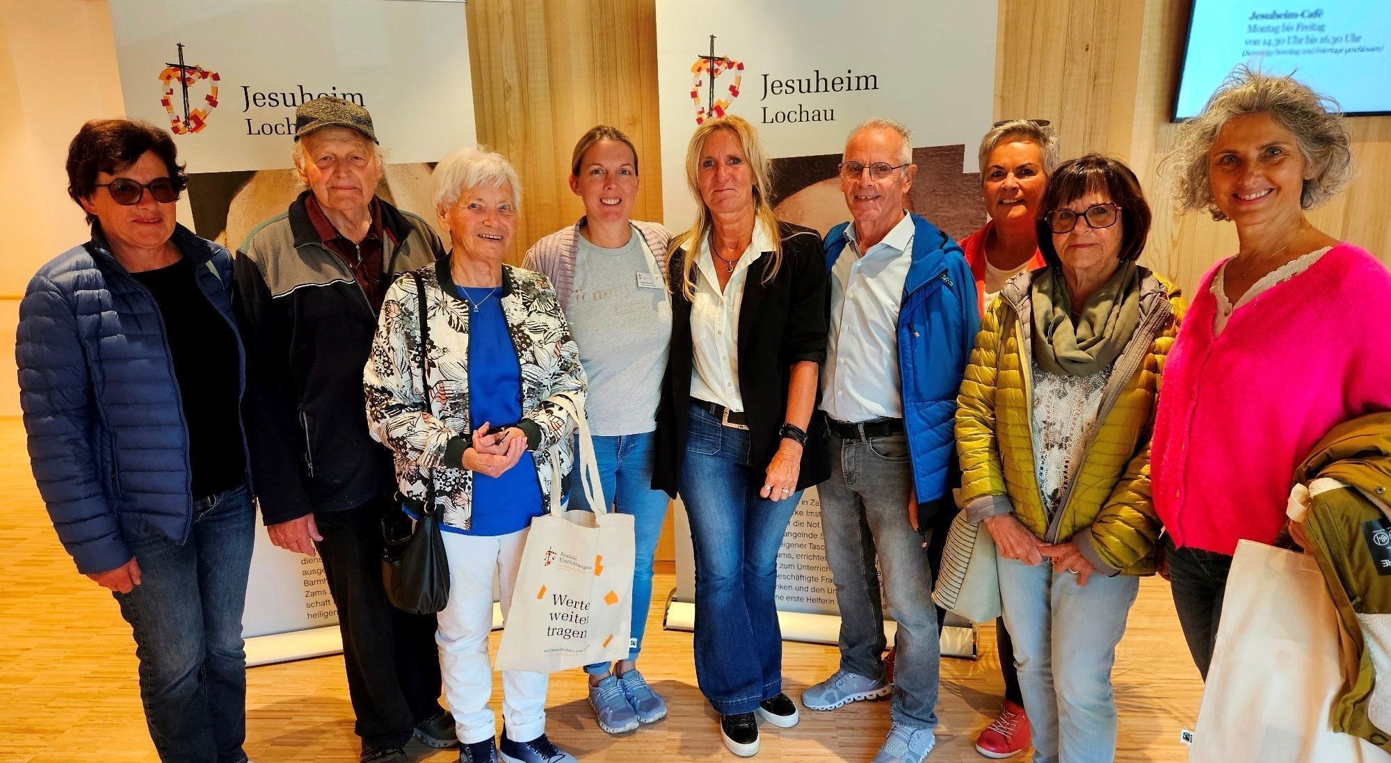 Mit Verena Wildner und Claudia Hirke ging es mit einer interessanten Führung durch das neue Haus, das nach mehrjähriger Umbauphase im Jahr 2024 eröffnet werden konnte.