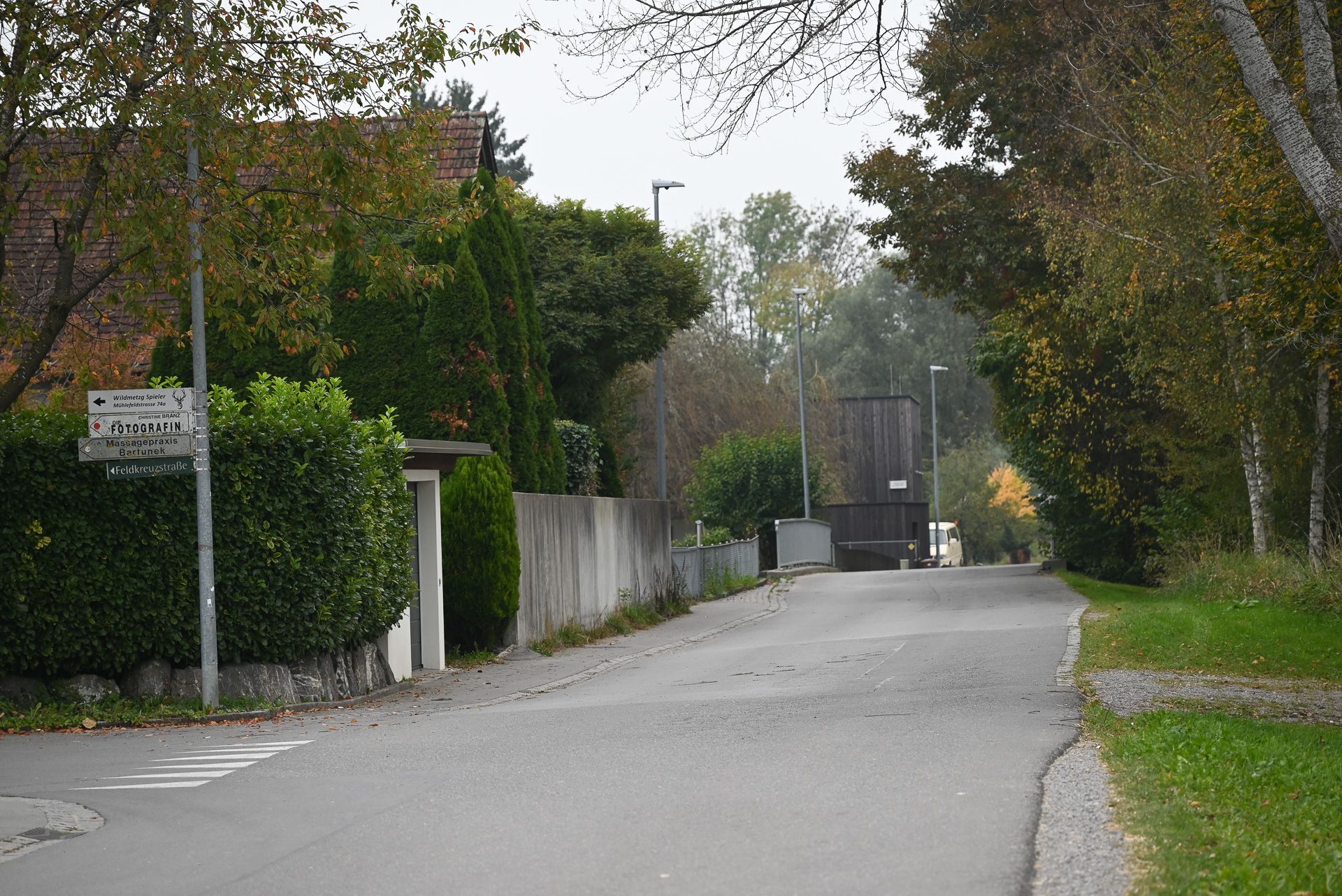 An manchen Straßen erhellen bereits die intelligenten Laternen die Straßen.
