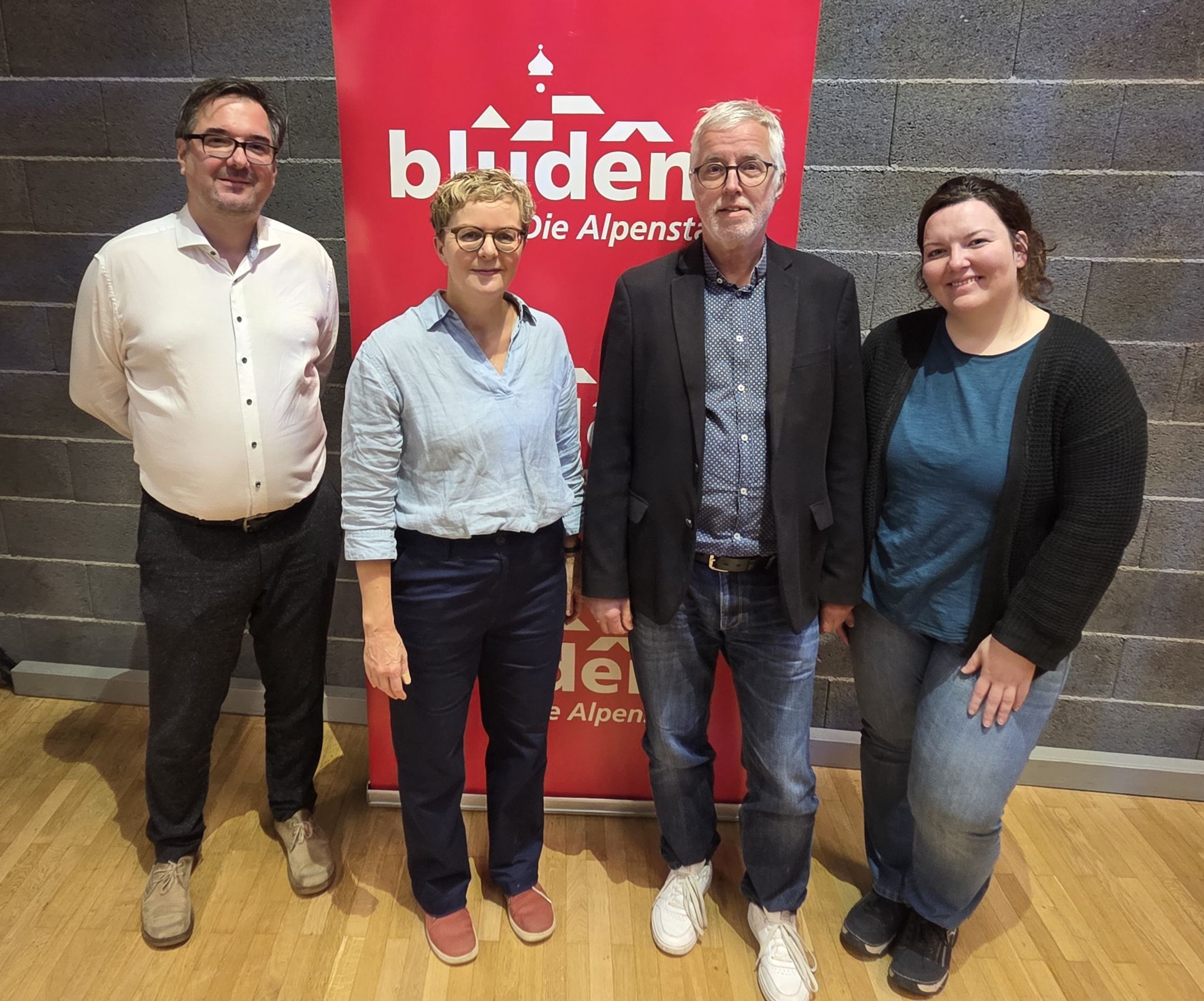 Die Referentin mit Athina Gabriel (Bludenz Kultur) und den Historikern Christof Thöni und Otto Schwald