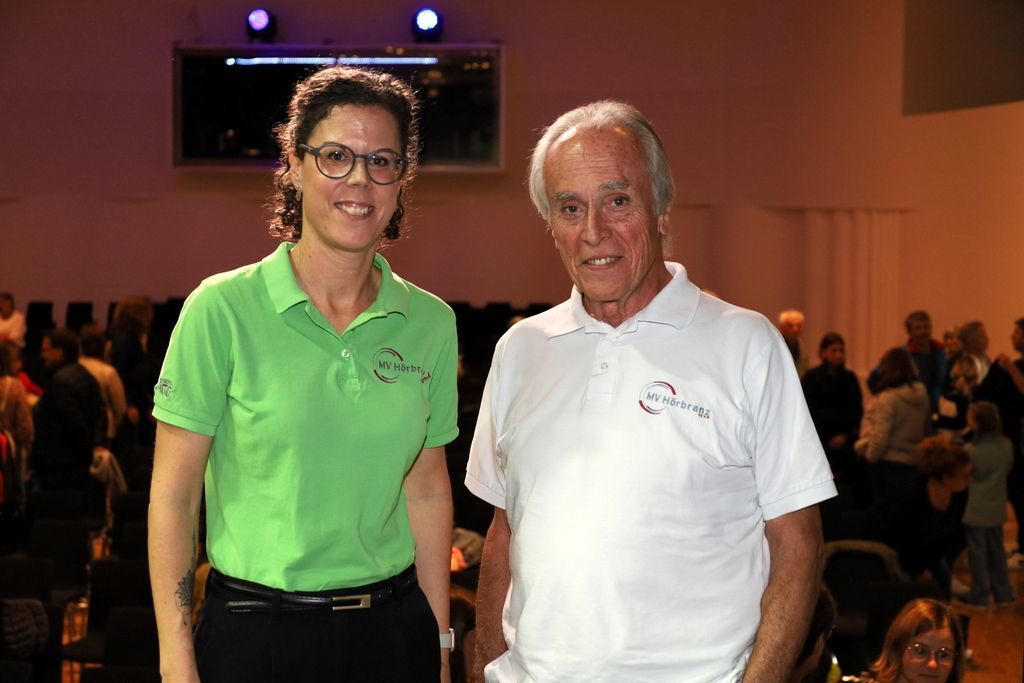 die aktuelle Jugendkapellmeisterin Carmen Jochum und Gründungsmitglied und erster Kapellmeister der Jugendmusik Walter Kofler
