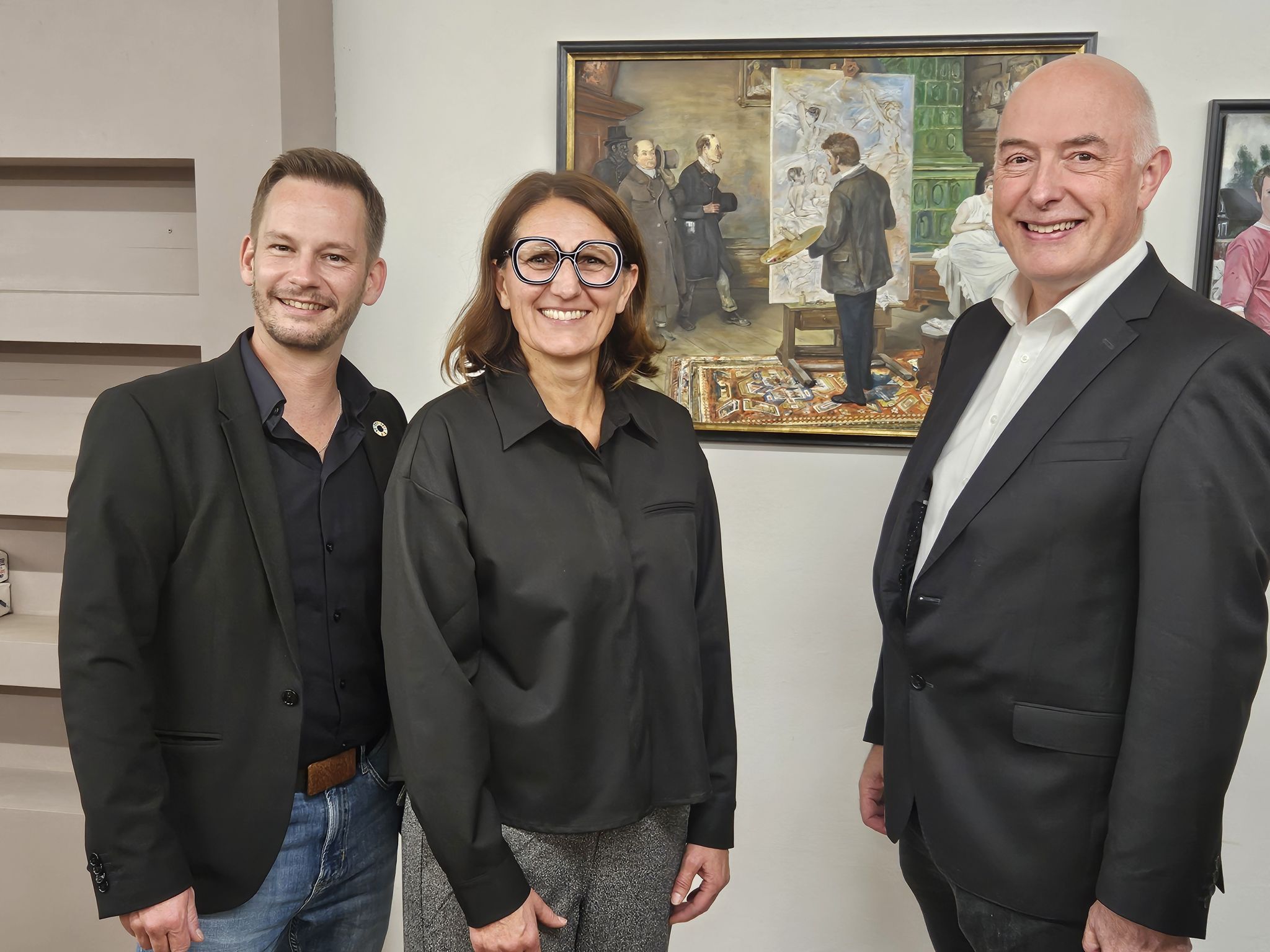Ausstellungseröffnung: Bgm. Philipp Fasser, Kulturbüroleiterin Juliana Krump und Vernissageredner Prof. Ariel Lang.