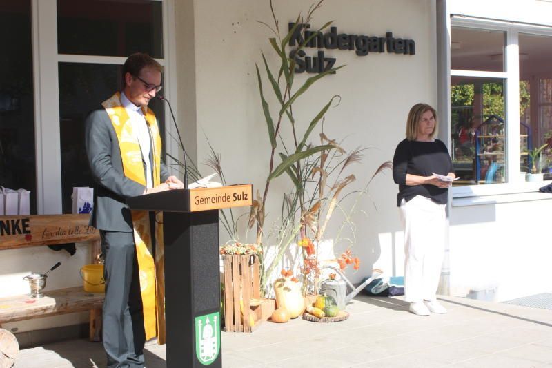 Pfarrer Mathias Bitsche segnete den KG Campus Sulz.