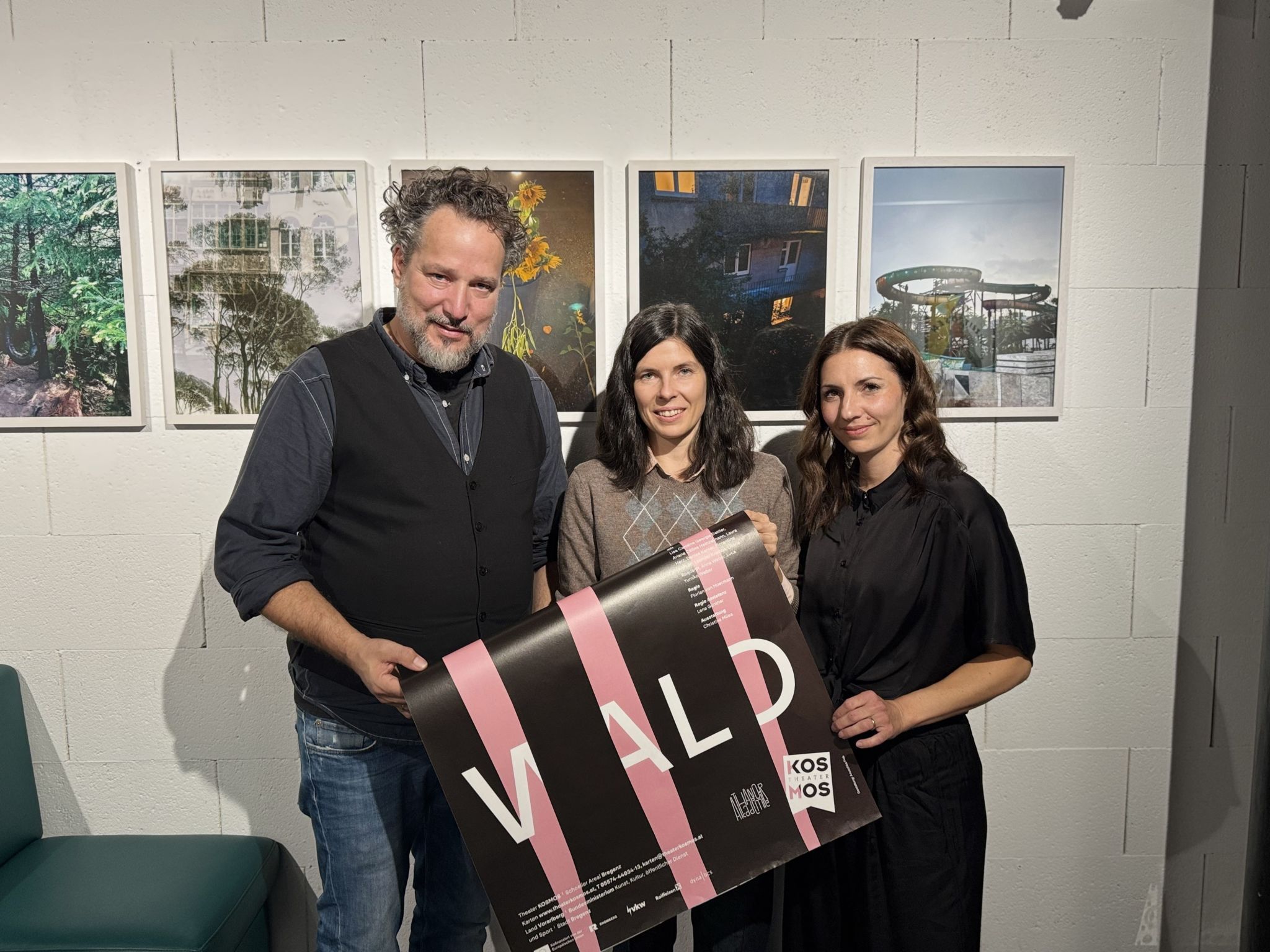 Regisseur Florian von Hoermann, Autorin Miriam V. Lesch und die künstlerische Leiterin des Kosmodroms Michaela Vogel bei der Premiere im Theater Kosmos.