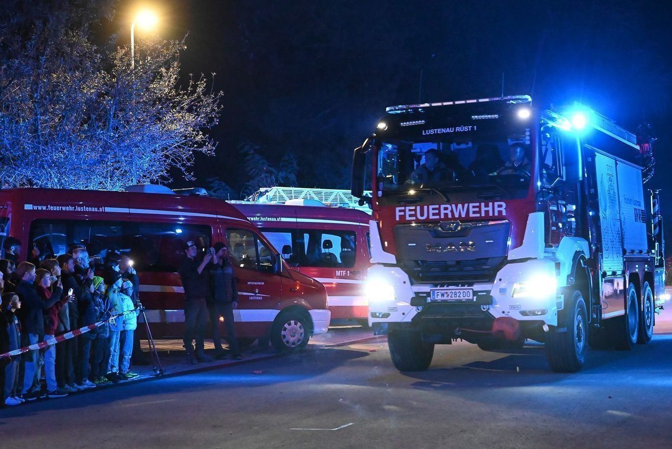 Am Freitagabend wurde das neue schwere Rüstfahrzeug bei der Feuerwehr Lustenau in Empfang genommen.