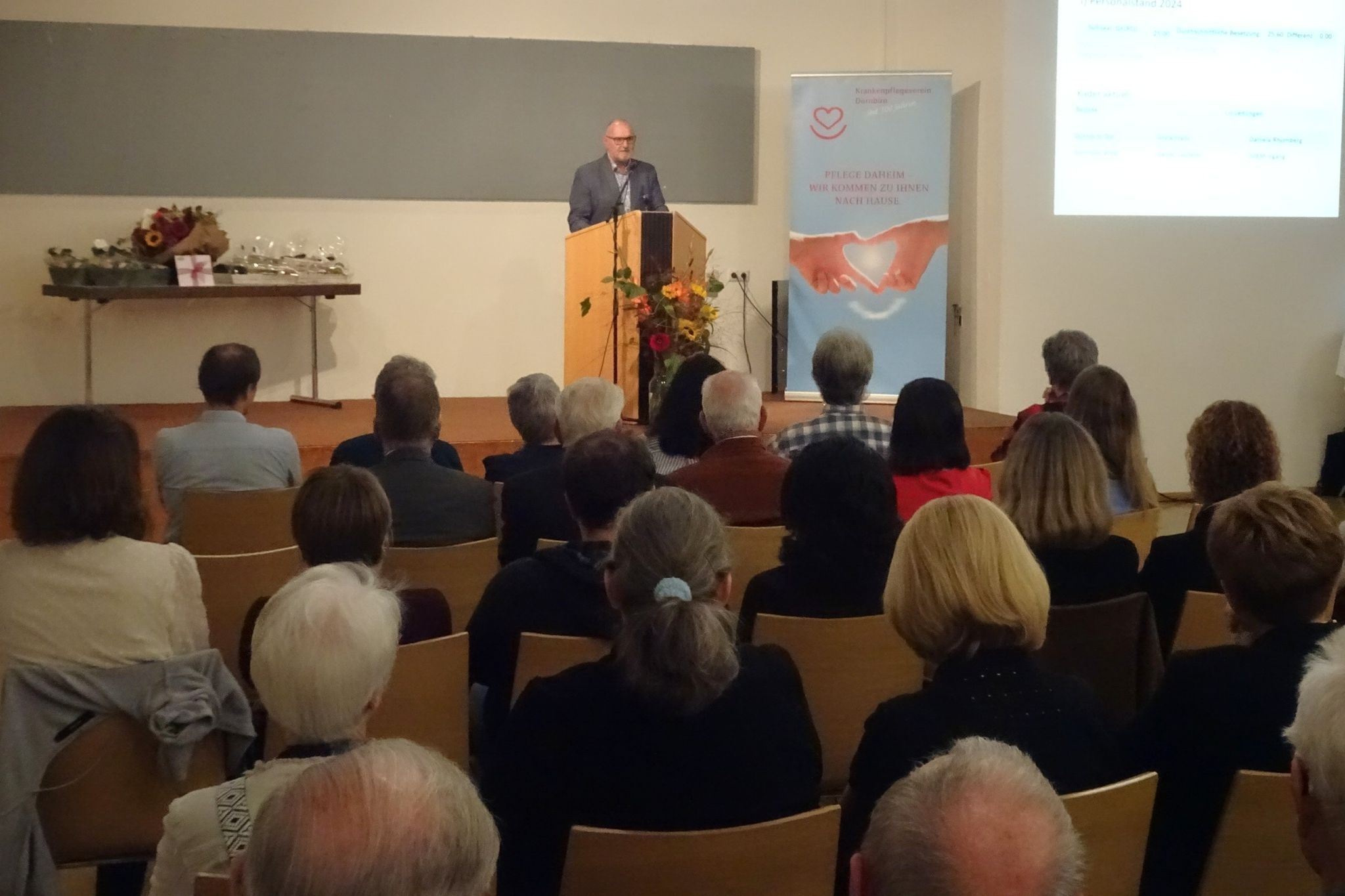 Zahlreiche Gäste waren erschienen, um der 110. Generalversammlung des Krankenpflegevereins Dornbirn beizuwohnen.