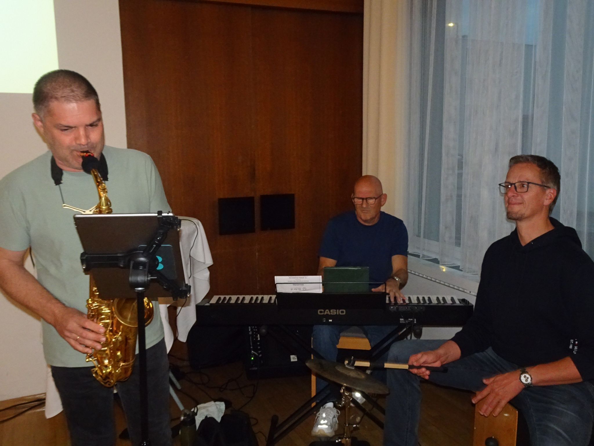 Für die musikalische Umrahmung sorgten Otto Sedlmayr am Piano, Christoph Tschallener am Saxophon und Michael Huber am Schlagzeug.