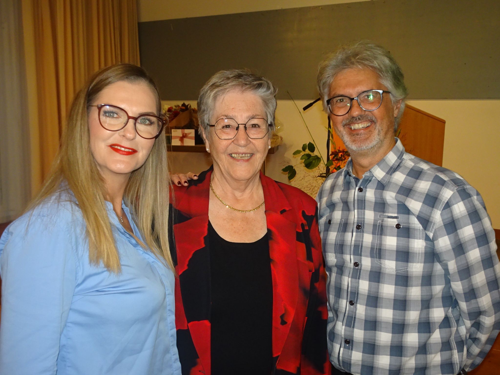 Verwaltungsmitarbeiterin Nicole Löw, KPV-Obfrau Elisabeth Ruepp und Vorstandsmitglied Elmar Luger bei der 110. Generalversammlung des Krankenpflegevereins Dornbirn.
